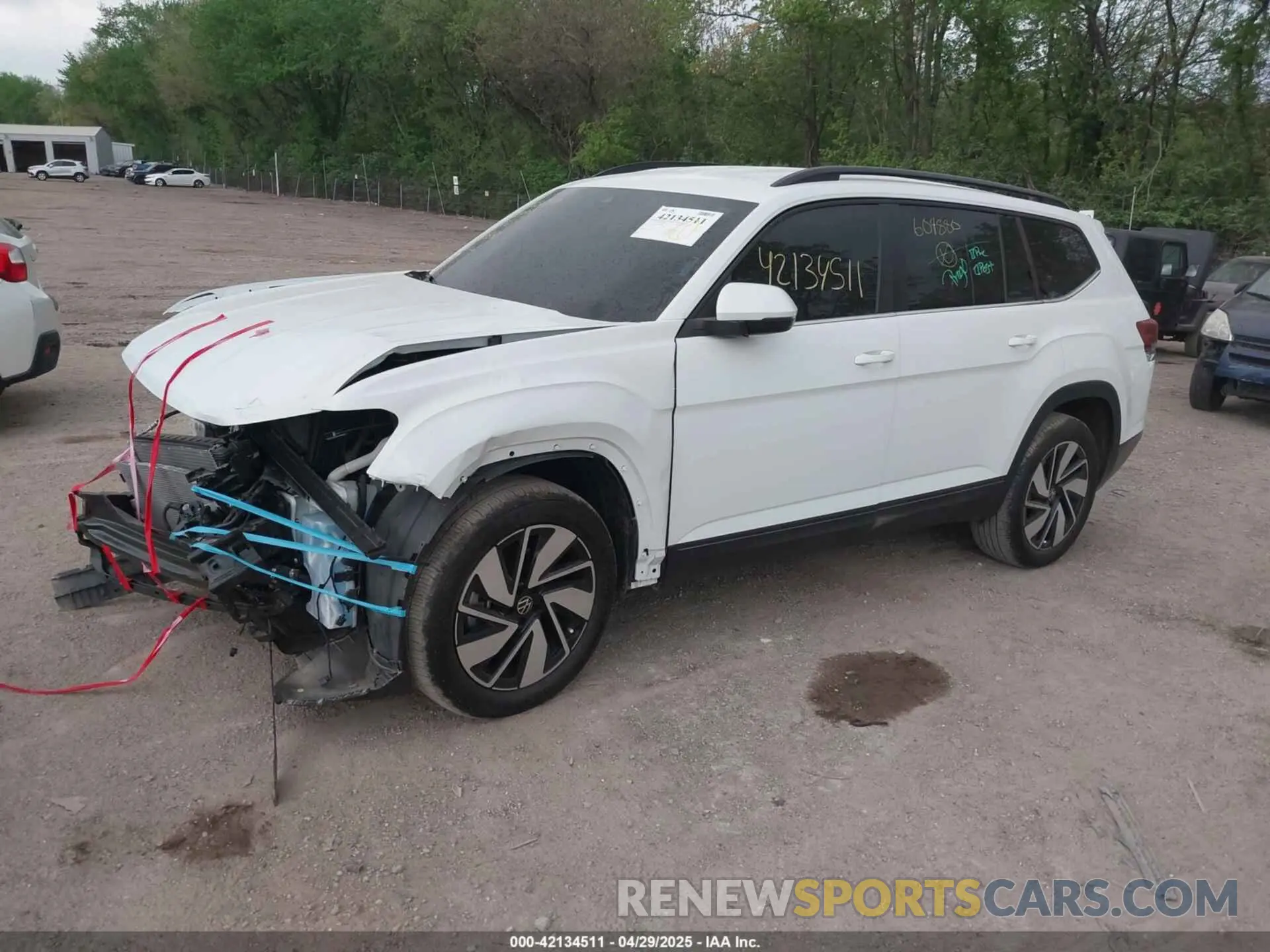2 Photograph of a damaged car 1V2HR2CA2RC604880 VOLKSWAGEN ATLAS 2024