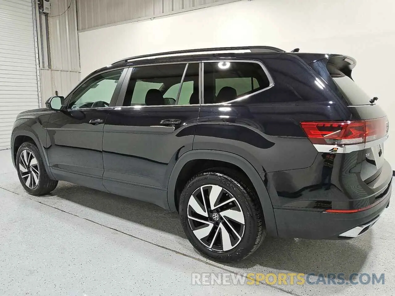 2 Photograph of a damaged car 1V2HR2CA3RC539232 VOLKSWAGEN ATLAS 2024