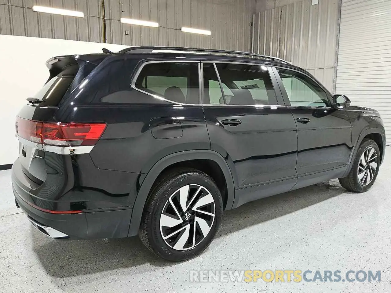 3 Photograph of a damaged car 1V2HR2CA3RC539232 VOLKSWAGEN ATLAS 2024