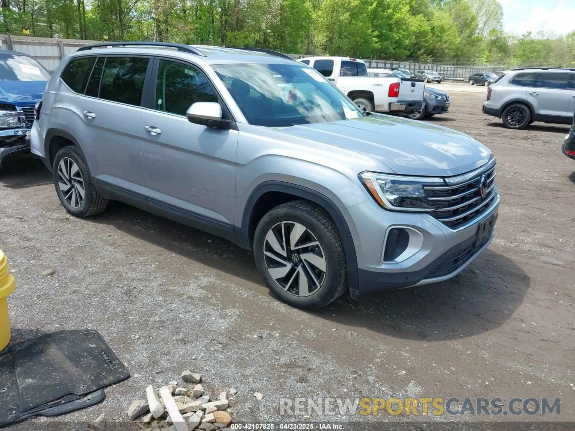 1 Photograph of a damaged car 1V2HR2CA4RC577309 VOLKSWAGEN ATLAS 2024