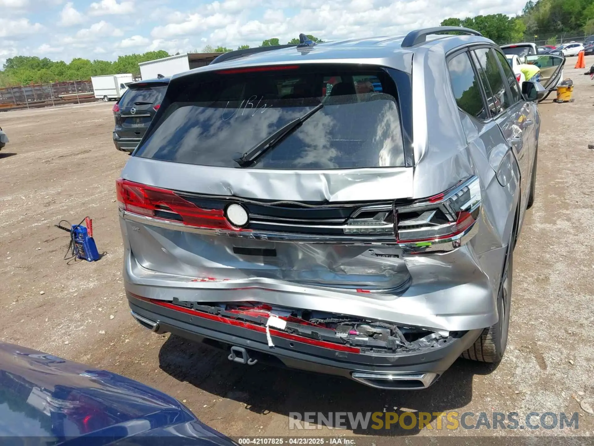 16 Photograph of a damaged car 1V2HR2CA4RC577309 VOLKSWAGEN ATLAS 2024