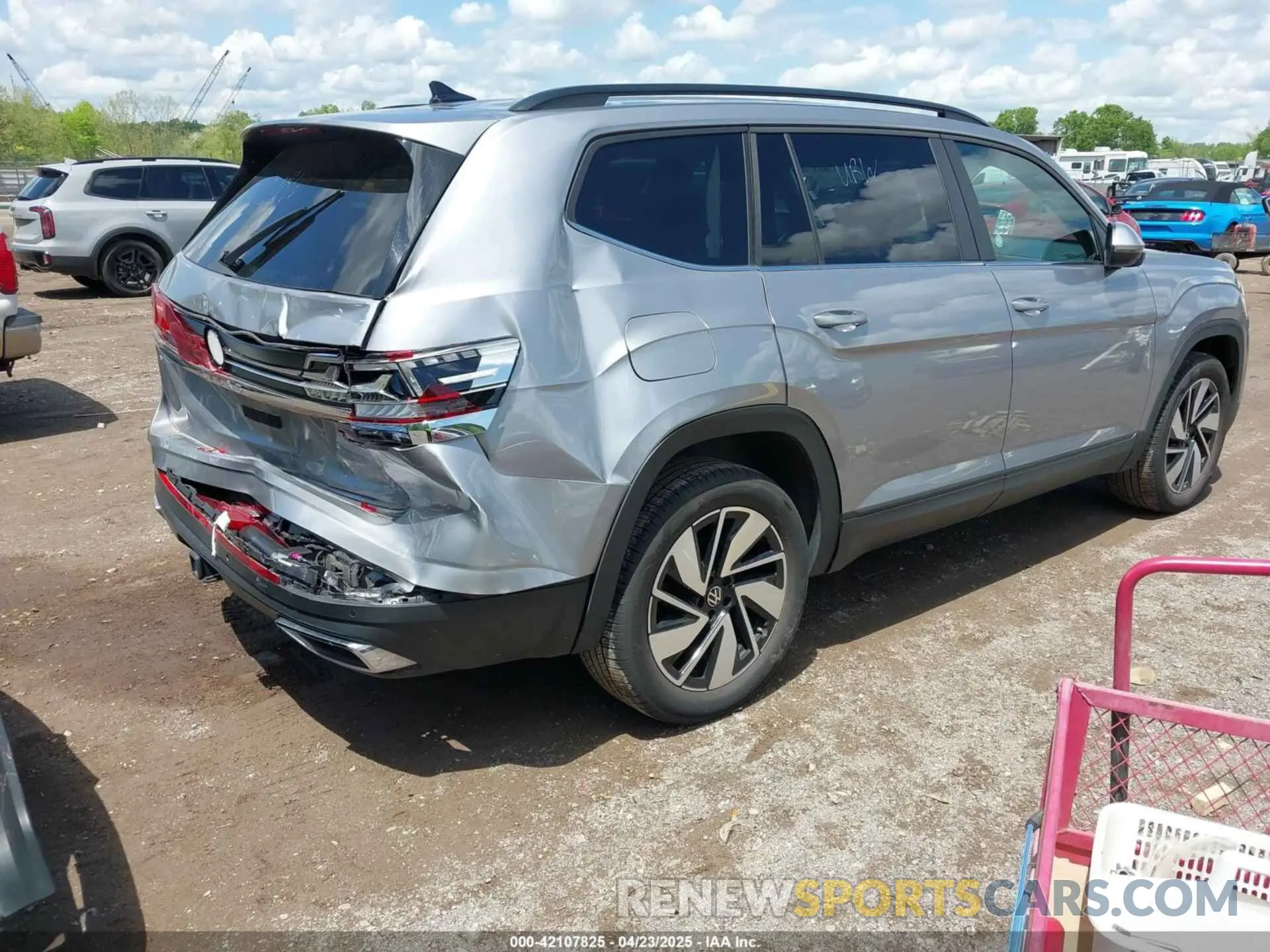 4 Photograph of a damaged car 1V2HR2CA4RC577309 VOLKSWAGEN ATLAS 2024
