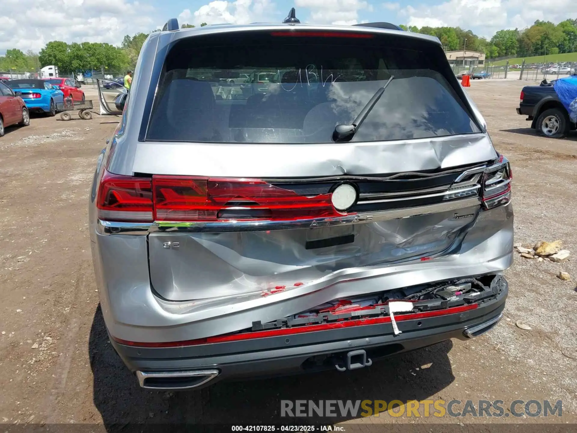 6 Photograph of a damaged car 1V2HR2CA4RC577309 VOLKSWAGEN ATLAS 2024