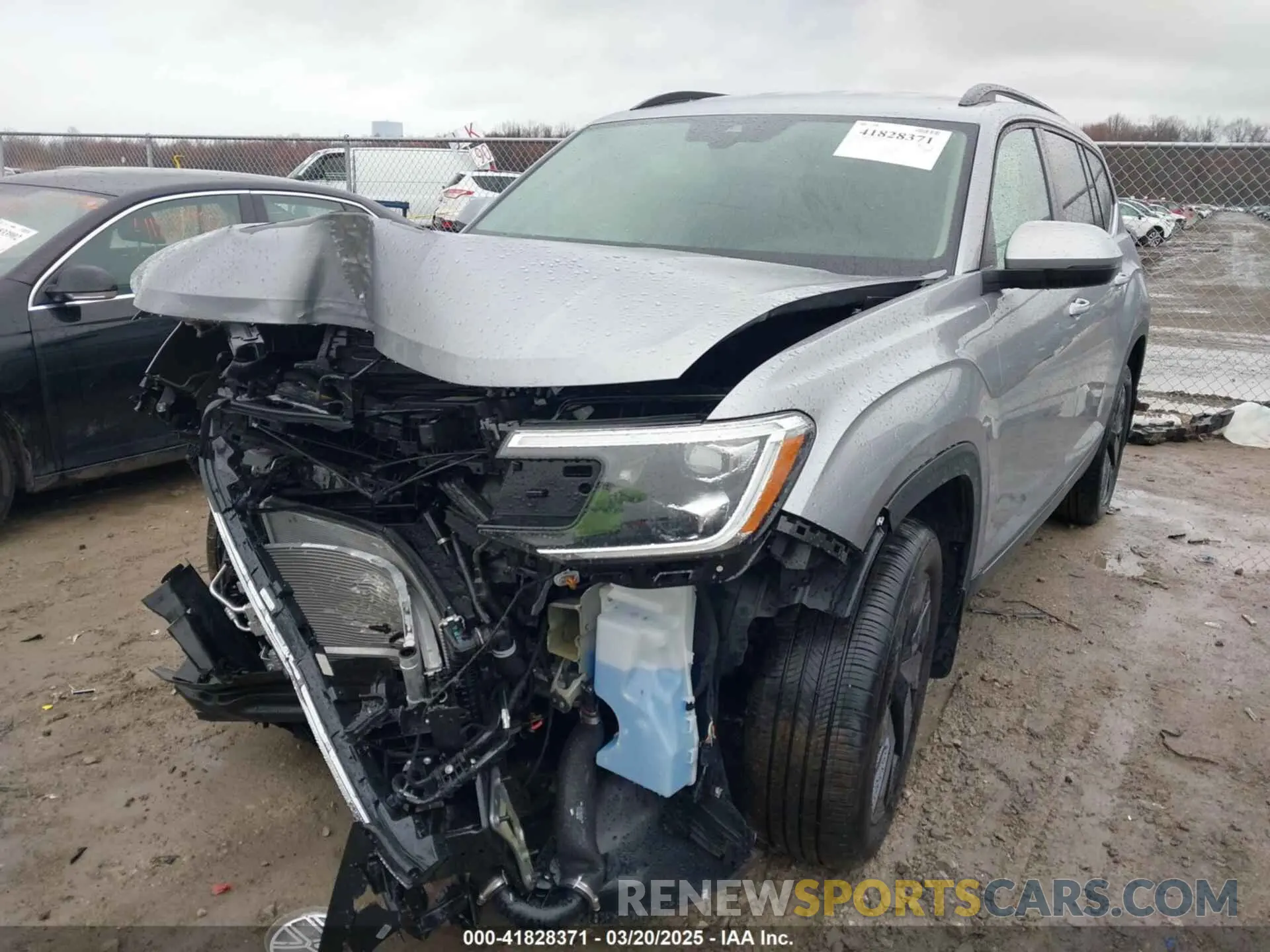 2 Photograph of a damaged car 1V2HR2CA4RC593252 VOLKSWAGEN ATLAS 2024