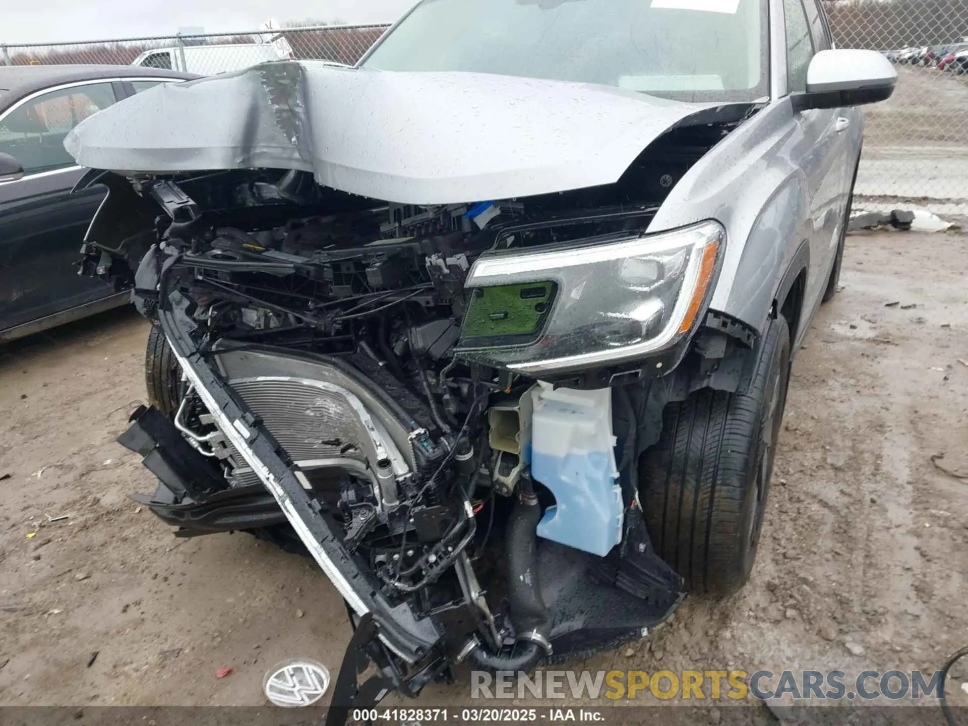 6 Photograph of a damaged car 1V2HR2CA4RC593252 VOLKSWAGEN ATLAS 2024