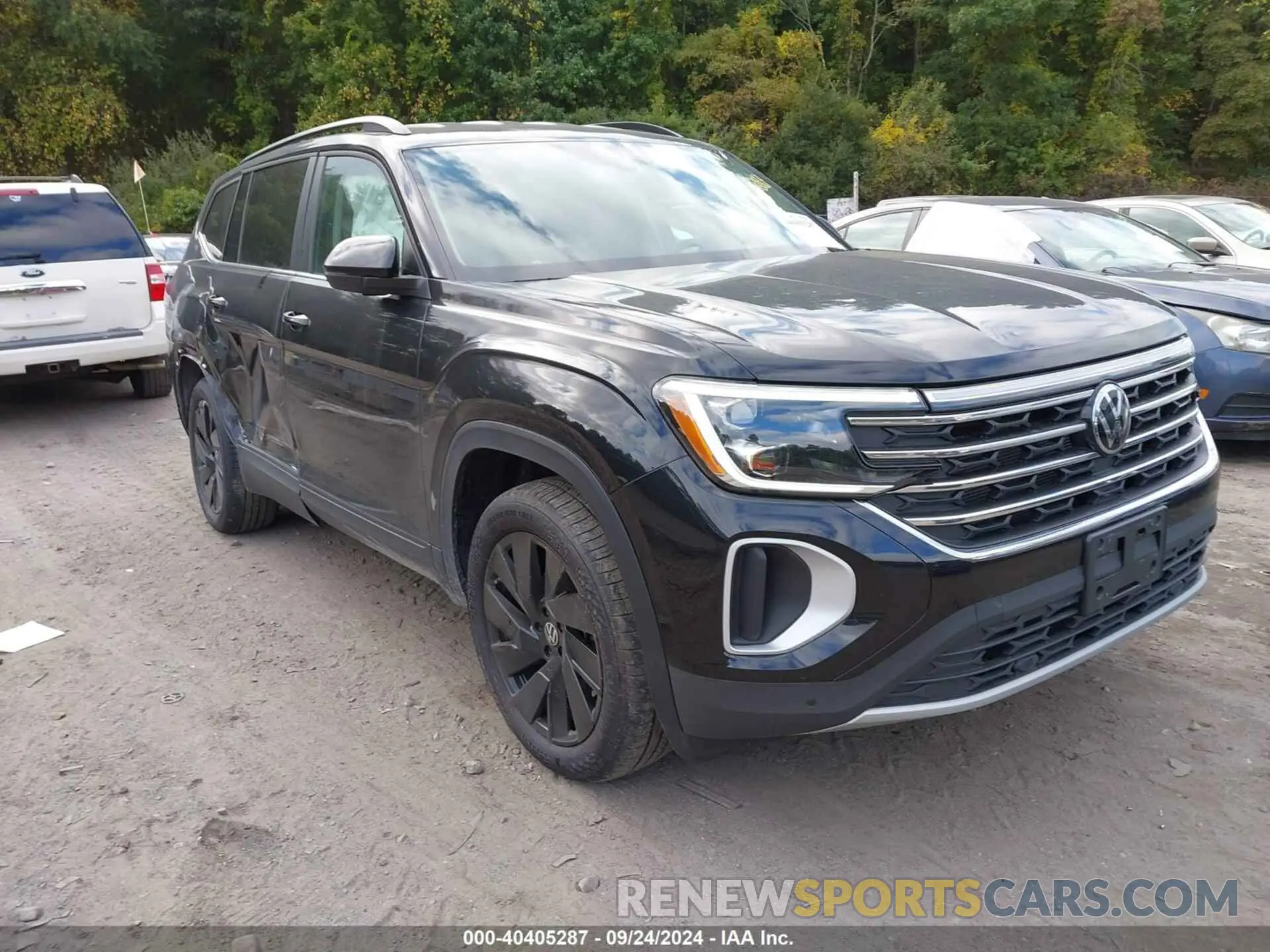 1 Photograph of a damaged car 1V2HR2CA4RC604783 VOLKSWAGEN ATLAS 2024