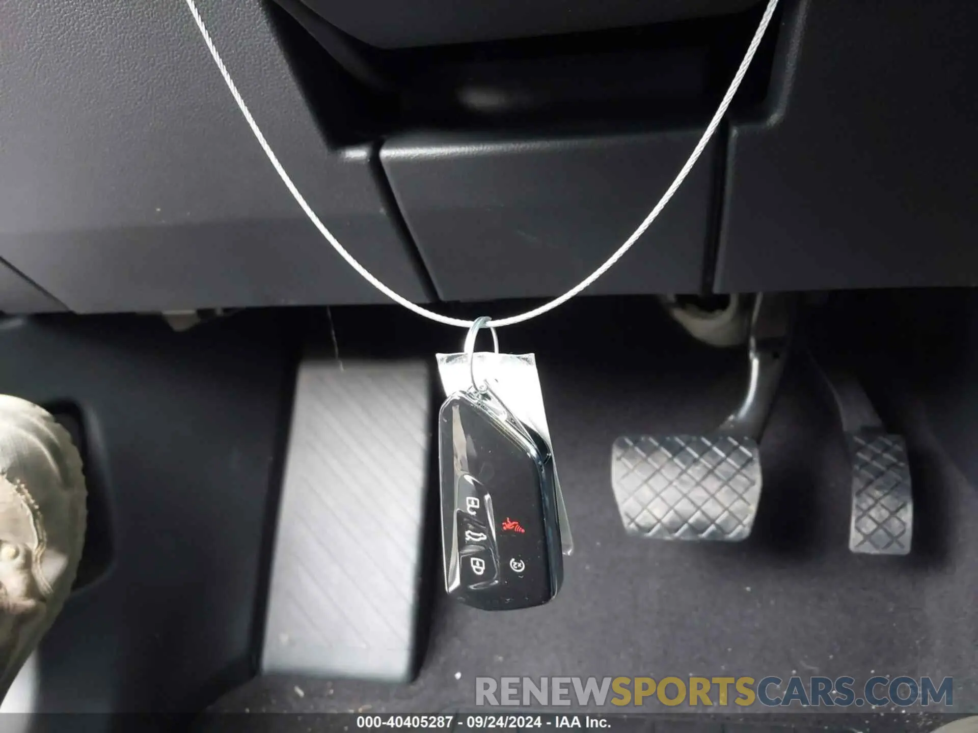 11 Photograph of a damaged car 1V2HR2CA4RC604783 VOLKSWAGEN ATLAS 2024