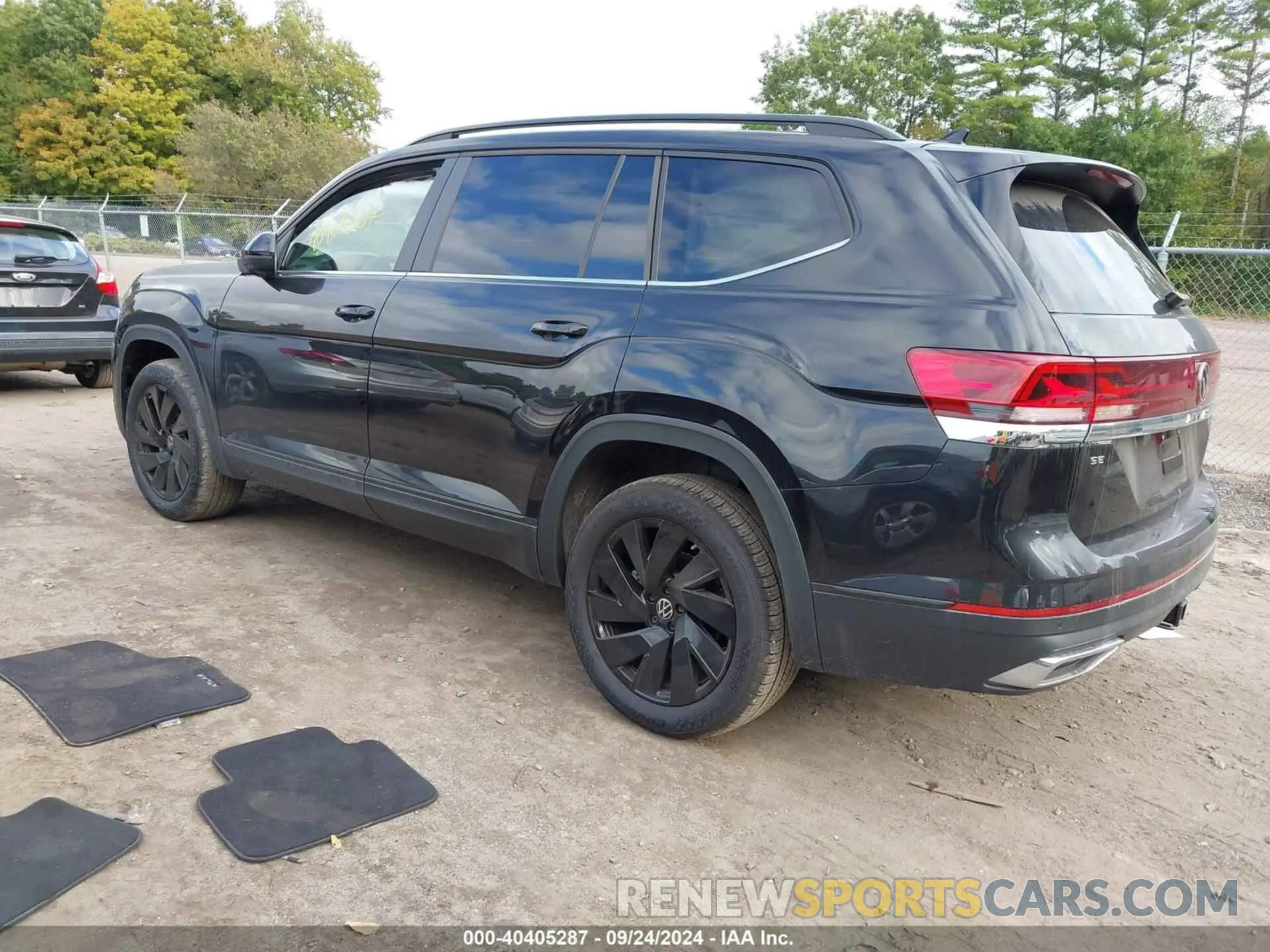 3 Photograph of a damaged car 1V2HR2CA4RC604783 VOLKSWAGEN ATLAS 2024