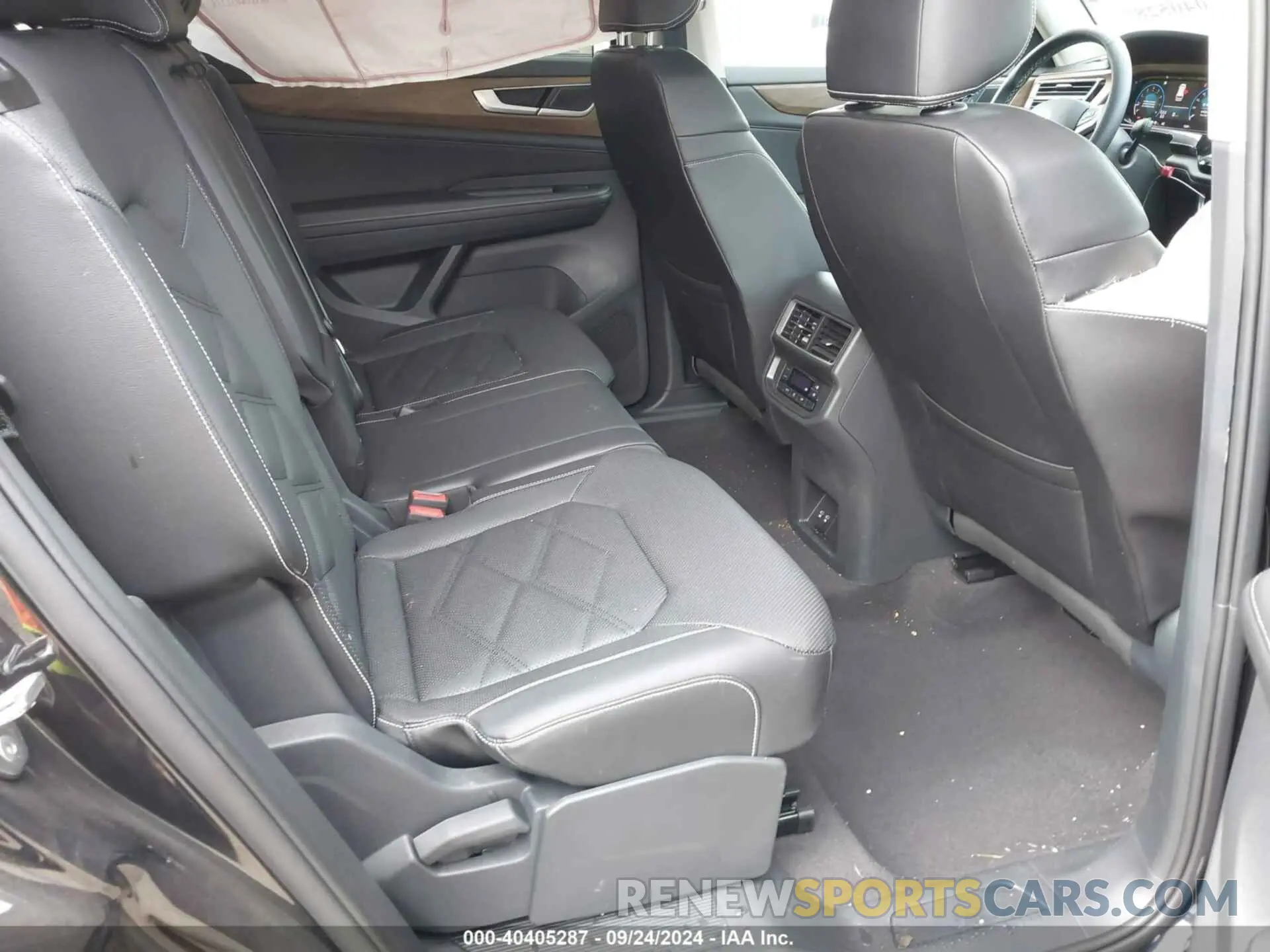 8 Photograph of a damaged car 1V2HR2CA4RC604783 VOLKSWAGEN ATLAS 2024