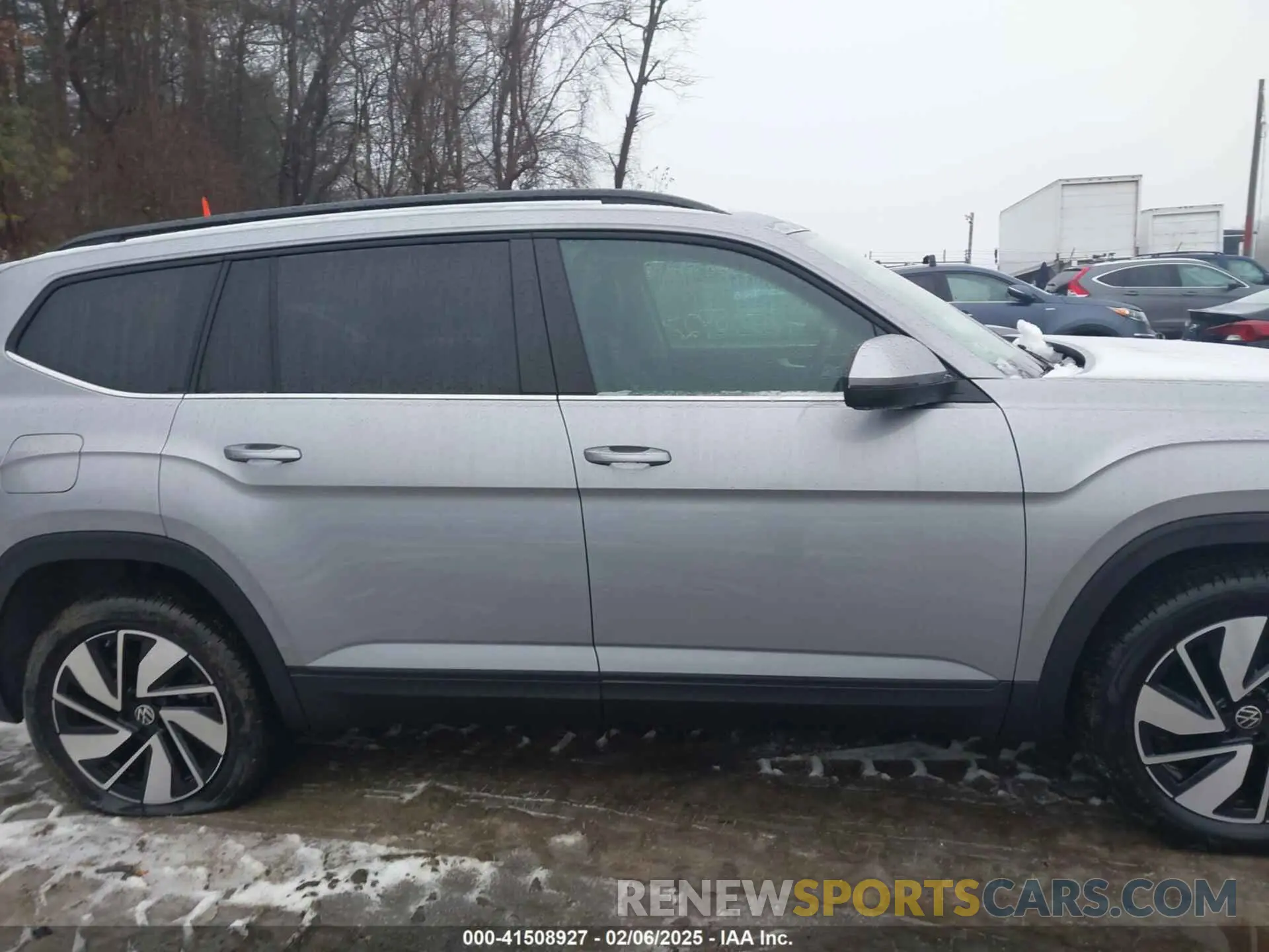 13 Photograph of a damaged car 1V2HR2CA5RC573575 VOLKSWAGEN ATLAS 2024