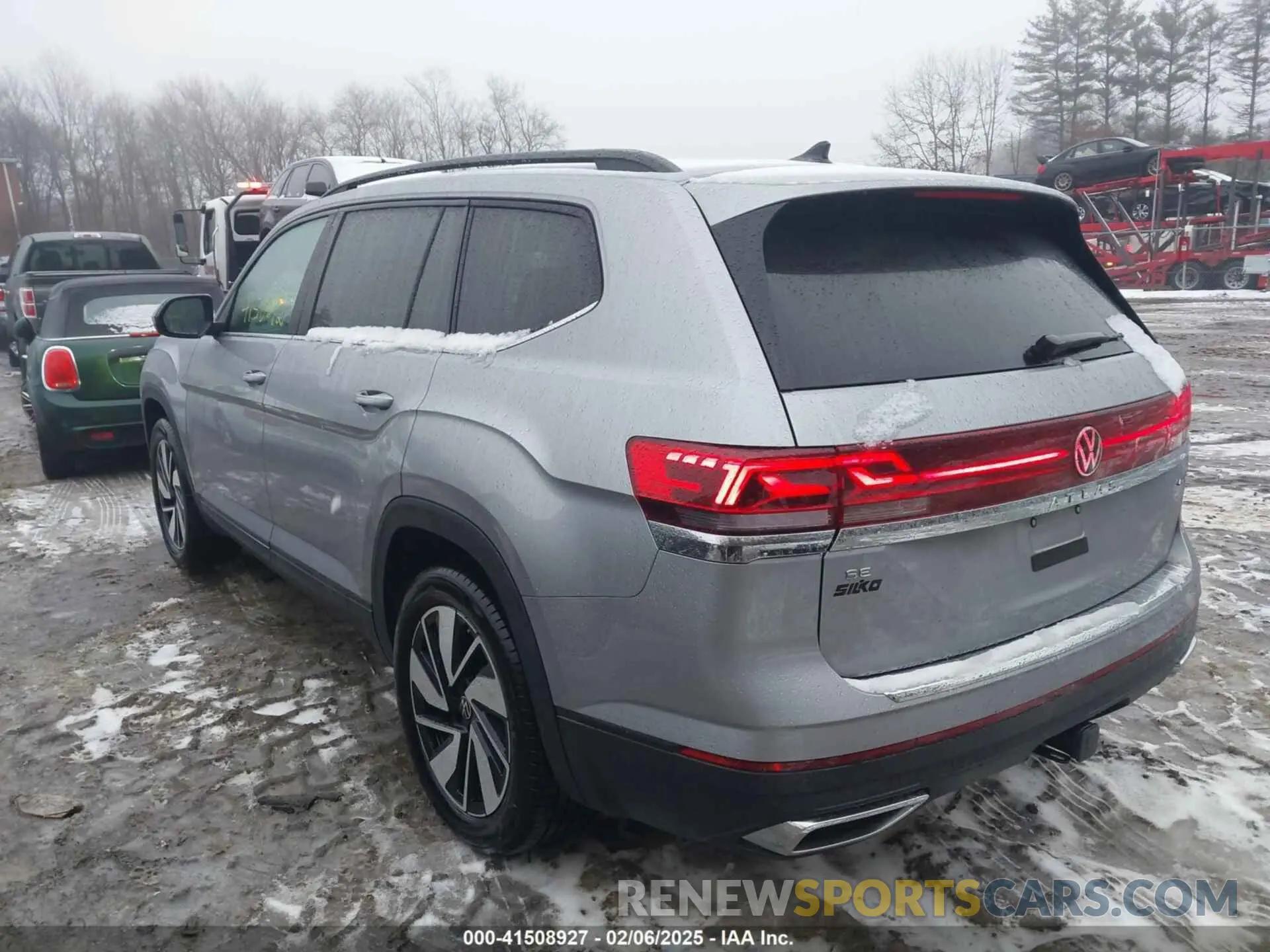 3 Photograph of a damaged car 1V2HR2CA5RC573575 VOLKSWAGEN ATLAS 2024