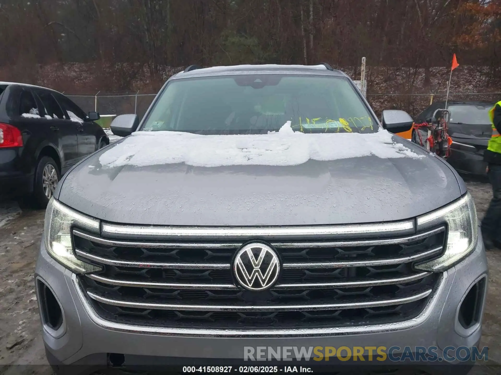 6 Photograph of a damaged car 1V2HR2CA5RC573575 VOLKSWAGEN ATLAS 2024