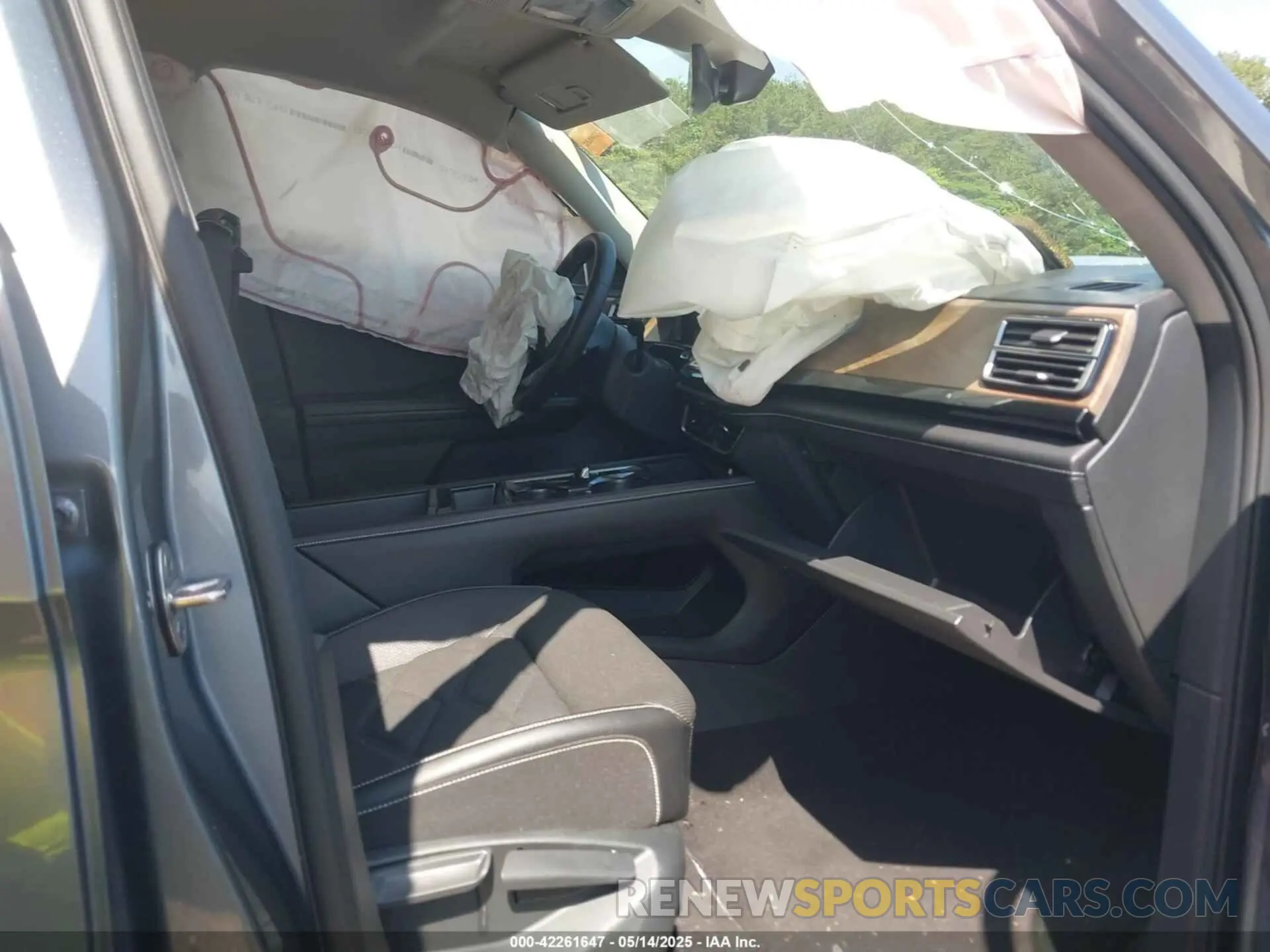 5 Photograph of a damaged car 1V2HR2CA8RC535094 VOLKSWAGEN ATLAS 2024