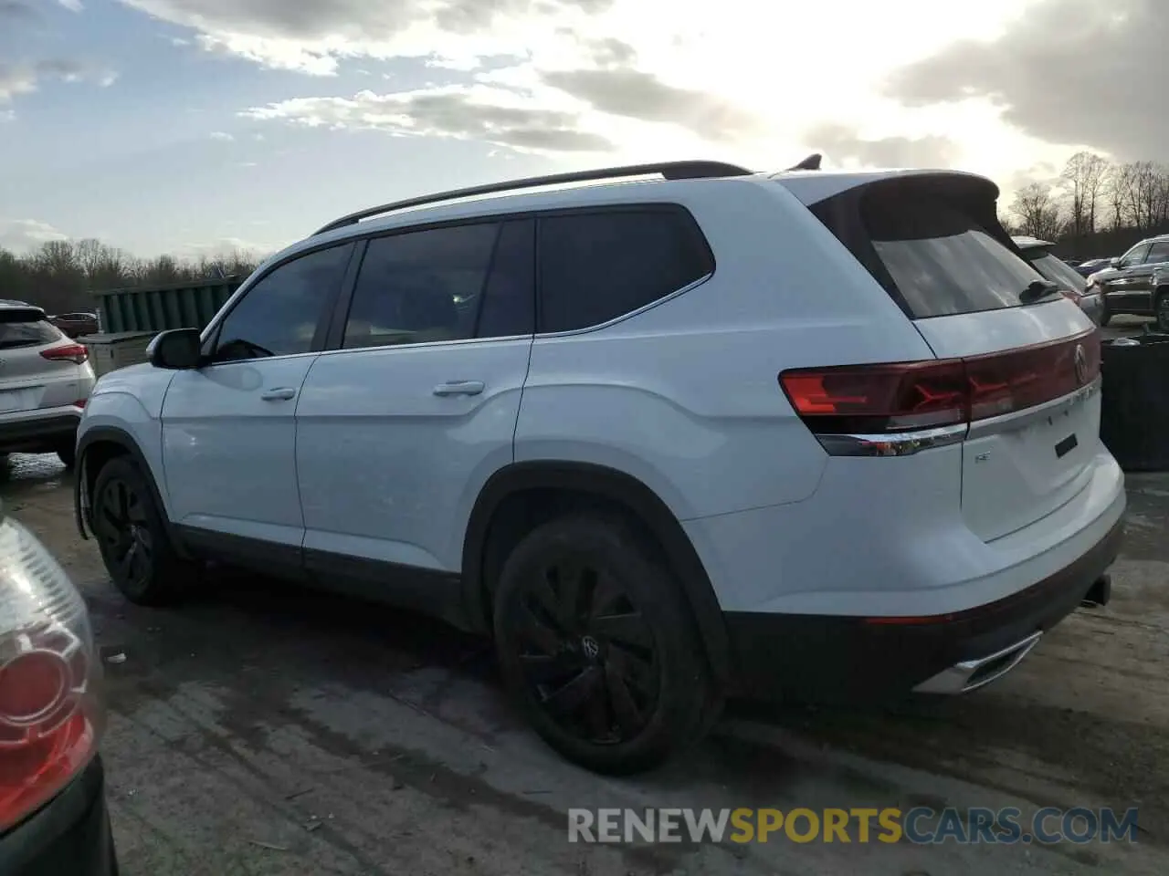2 Photograph of a damaged car 1V2HR2CA9RC541812 VOLKSWAGEN ATLAS 2024