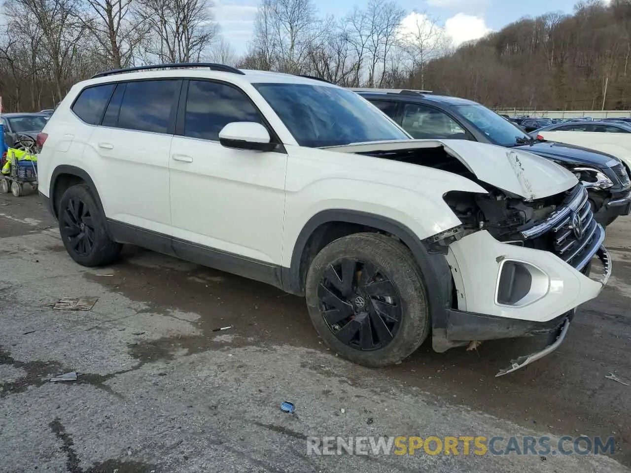 4 Photograph of a damaged car 1V2HR2CA9RC541812 VOLKSWAGEN ATLAS 2024