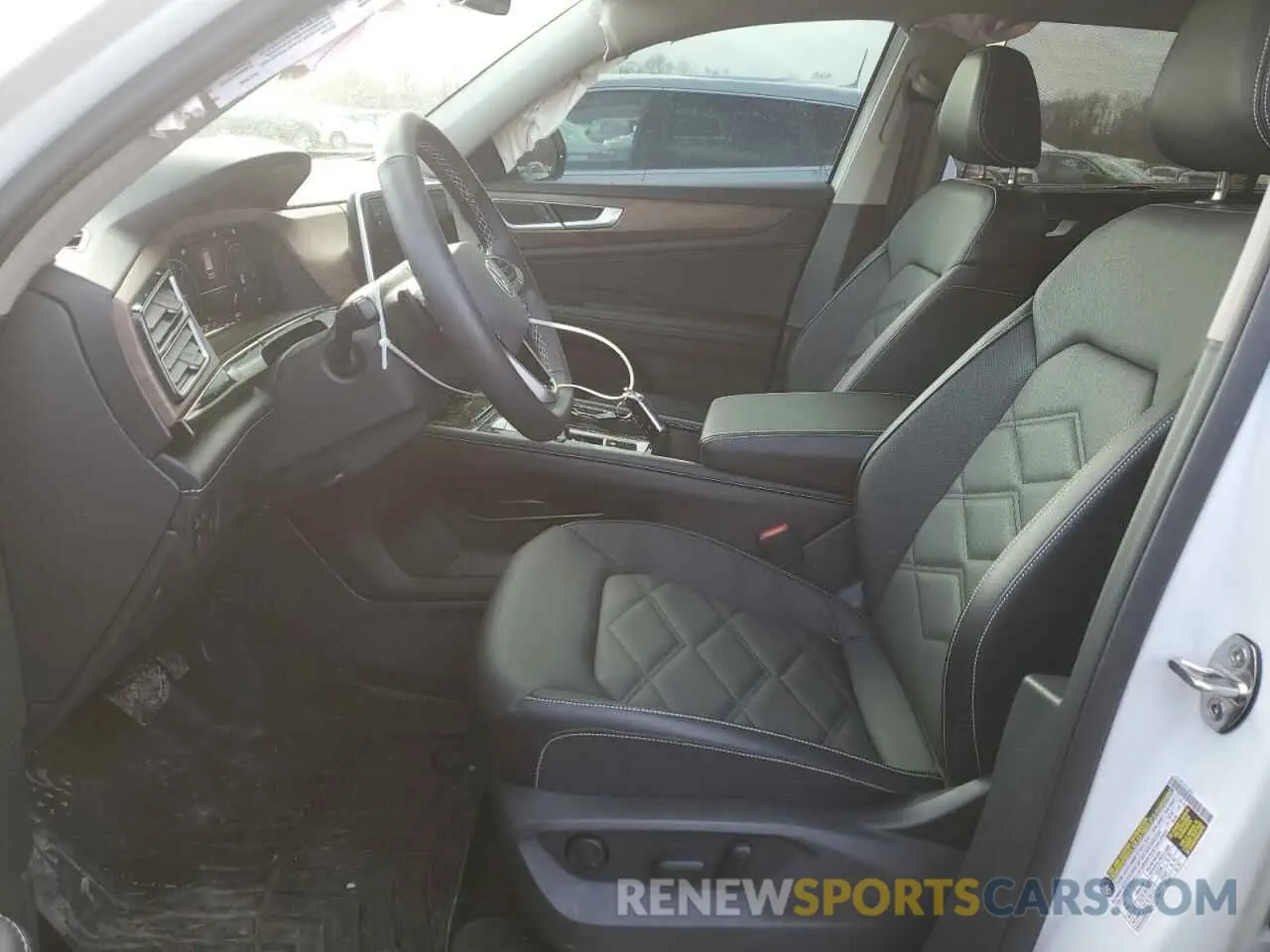 7 Photograph of a damaged car 1V2HR2CA9RC541812 VOLKSWAGEN ATLAS 2024