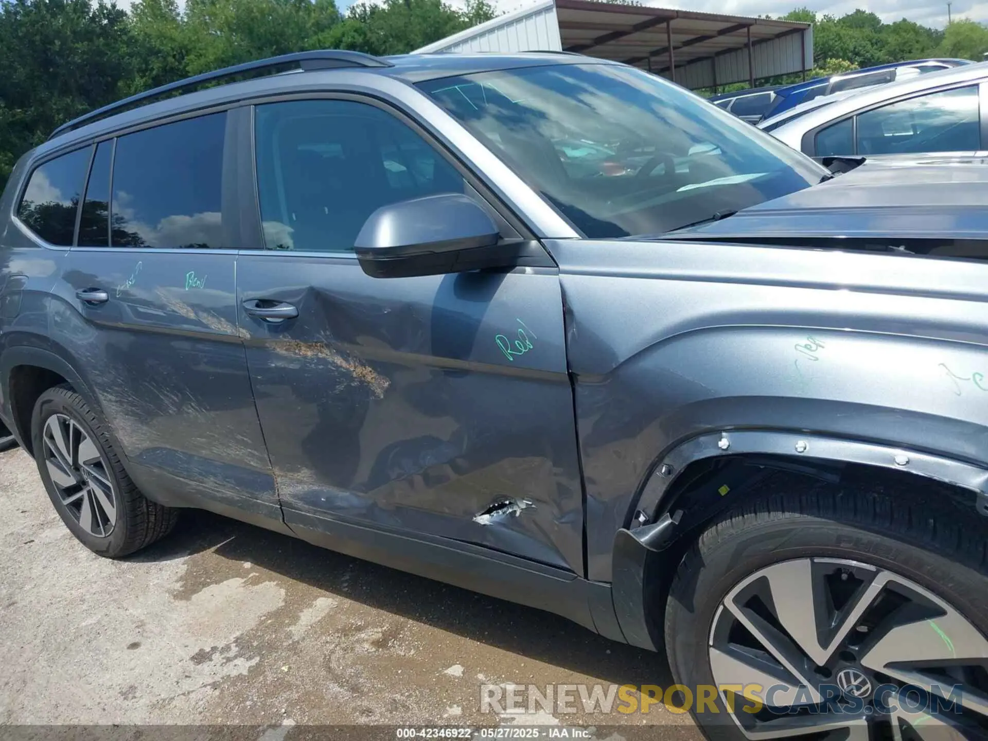 13 Photograph of a damaged car 1V2HR2CAXRC528423 VOLKSWAGEN ATLAS 2024
