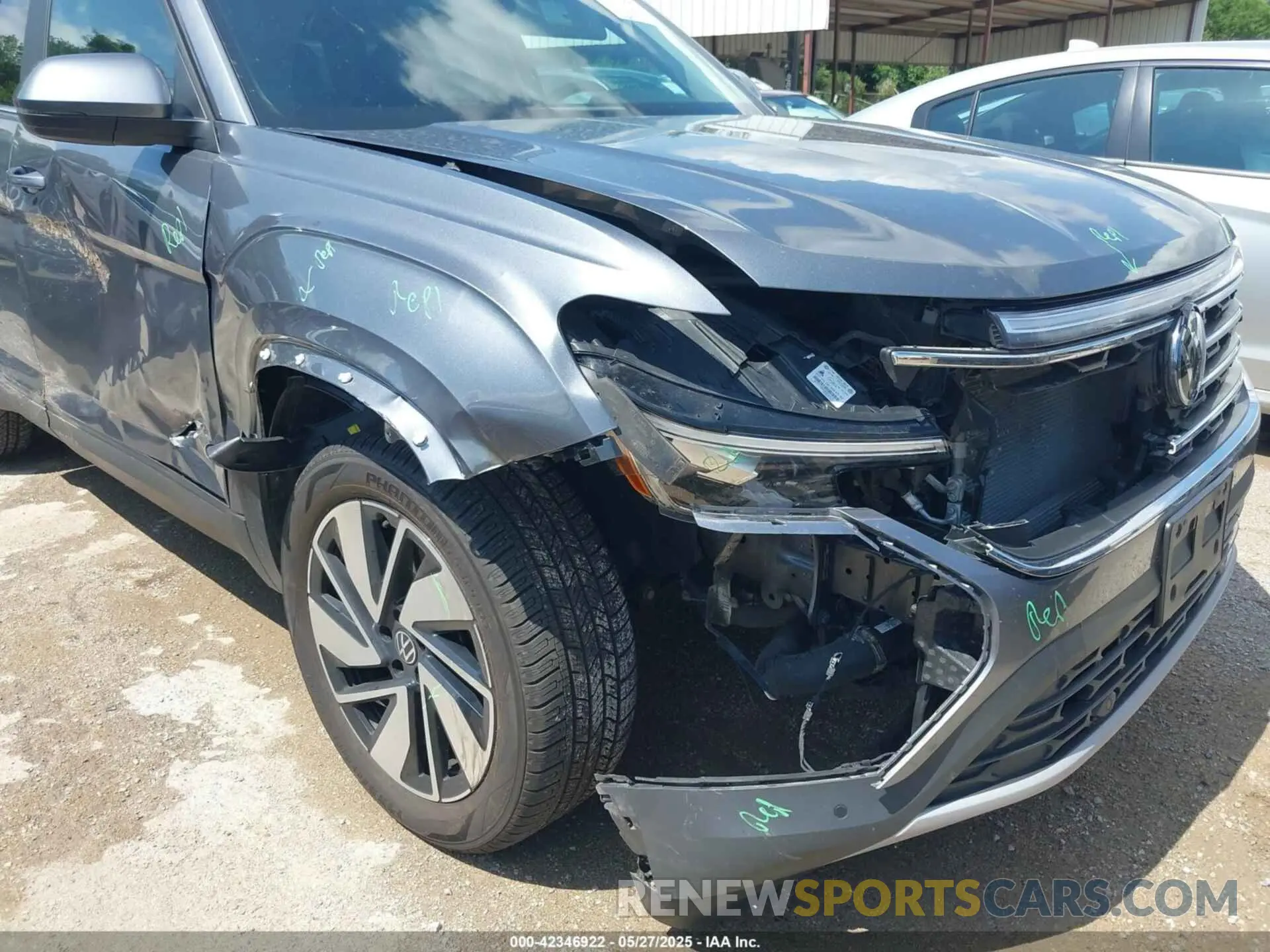 6 Photograph of a damaged car 1V2HR2CAXRC528423 VOLKSWAGEN ATLAS 2024