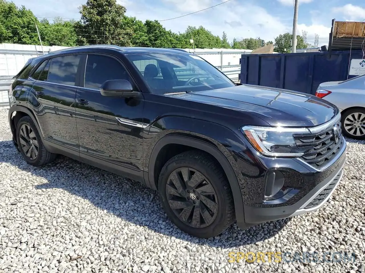 4 Photograph of a damaged car 1V2JE2CA3RC213573 VOLKSWAGEN ATLAS 2024