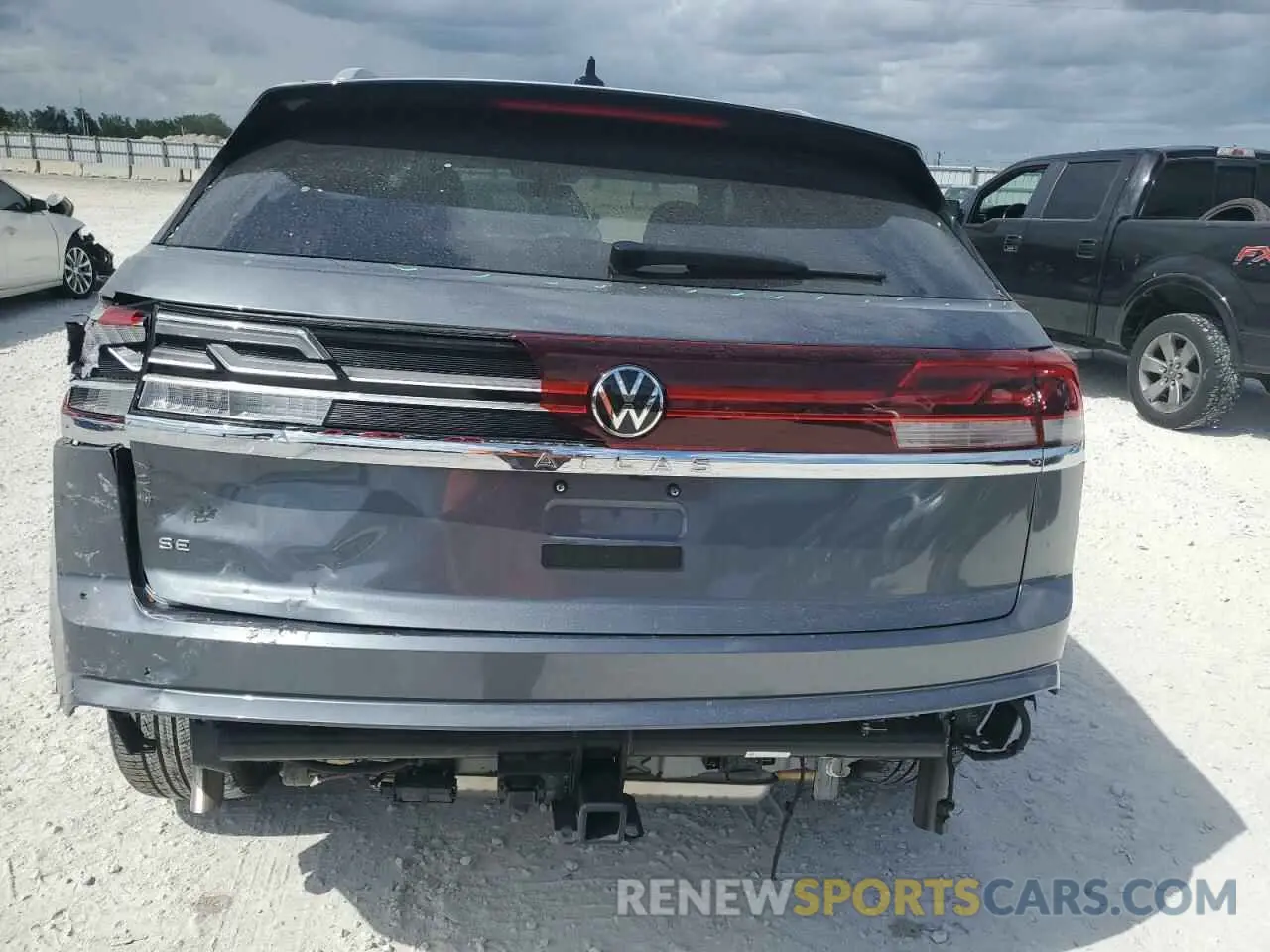 6 Photograph of a damaged car 1V2JE2CA4RC245786 VOLKSWAGEN ATLAS 2024