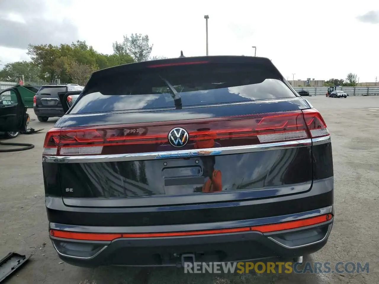6 Photograph of a damaged car 1V2JE2CA5RC200727 VOLKSWAGEN ATLAS 2024