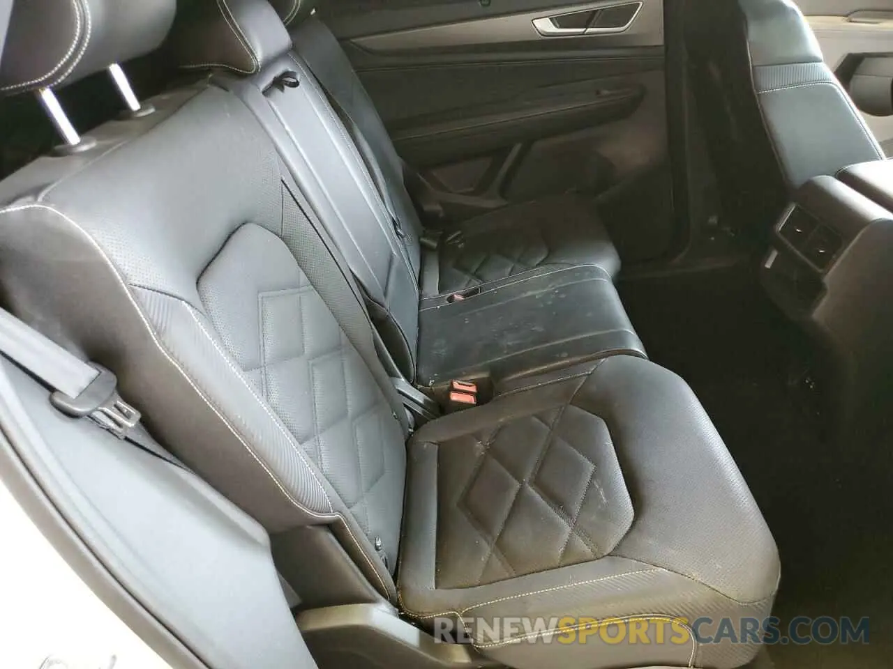 11 Photograph of a damaged car 1V2JE2CA6RC225765 VOLKSWAGEN ATLAS 2024