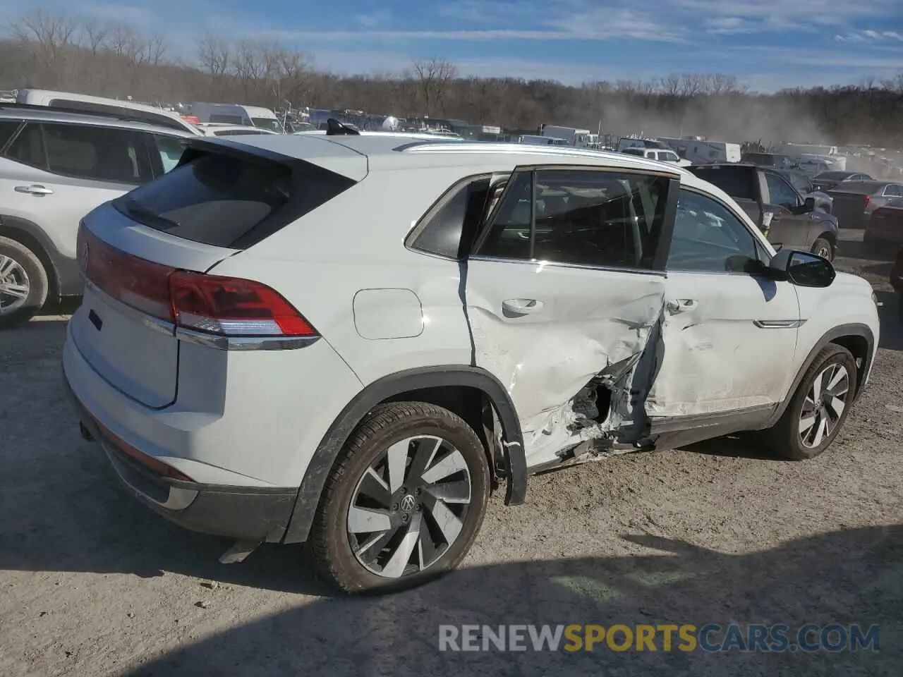 3 Photograph of a damaged car 1V2JE2CA7RC223295 VOLKSWAGEN ATLAS 2024