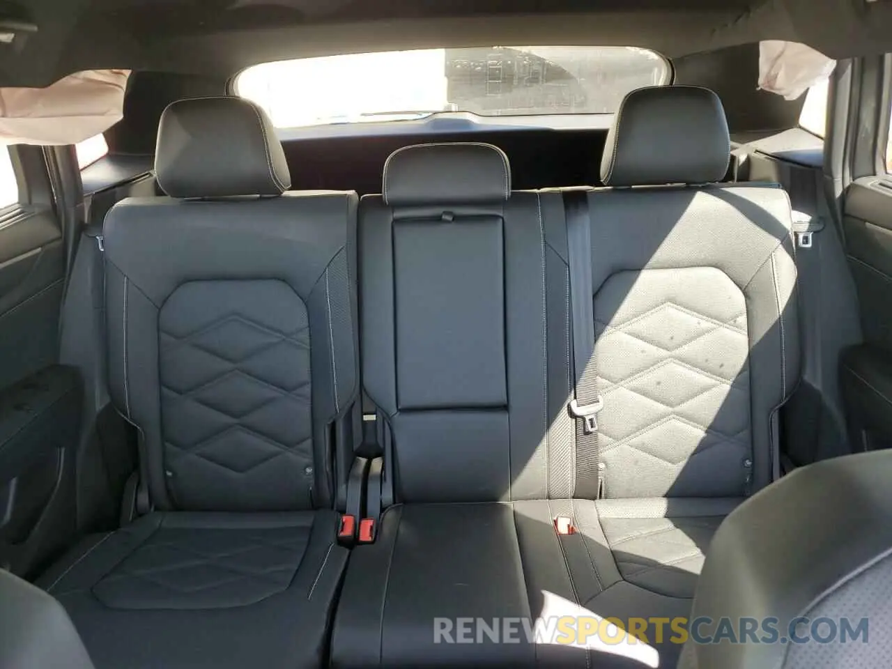 10 Photograph of a damaged car 1V2JE2CA8RC211625 VOLKSWAGEN ATLAS 2024
