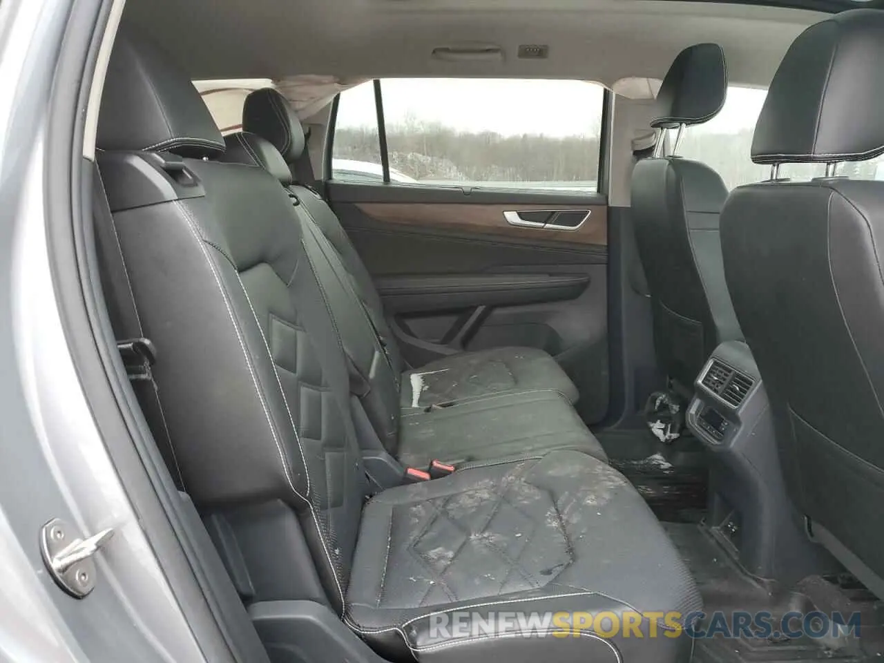 11 Photograph of a damaged car 1V2JR2CA0RC511051 VOLKSWAGEN ATLAS 2024