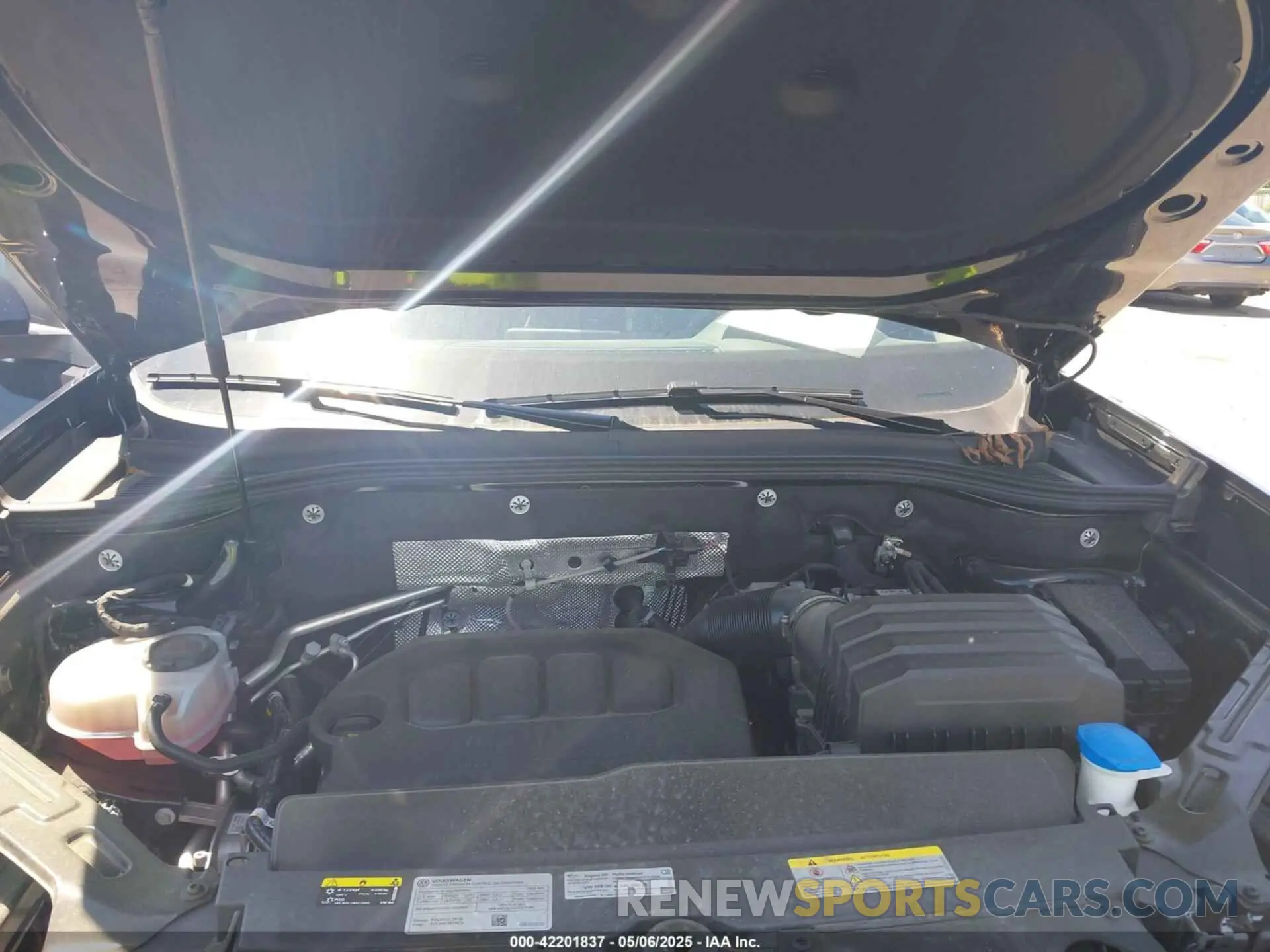 10 Photograph of a damaged car 1V2JR2CA1RC529185 VOLKSWAGEN ATLAS 2024