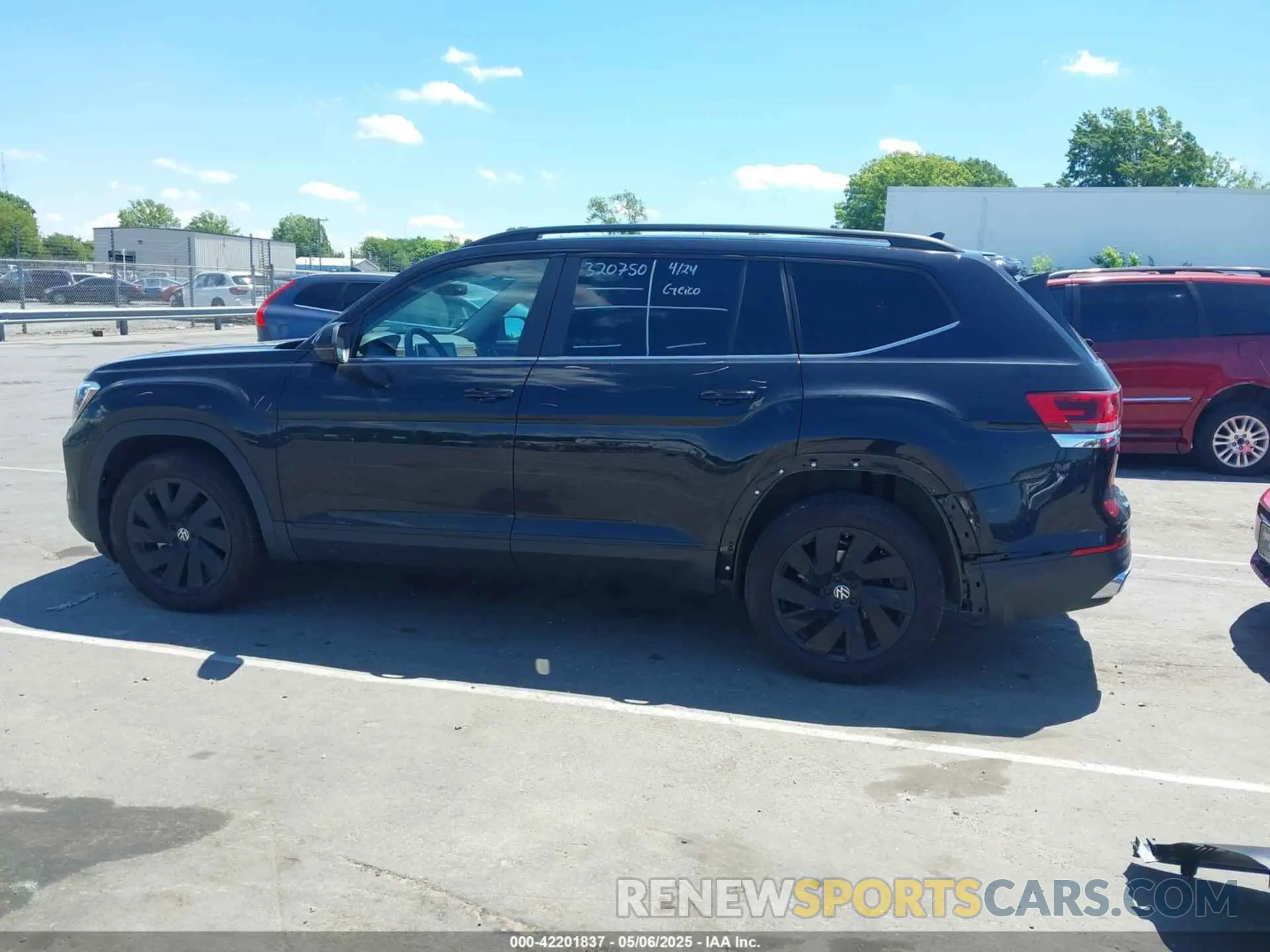15 Photograph of a damaged car 1V2JR2CA1RC529185 VOLKSWAGEN ATLAS 2024