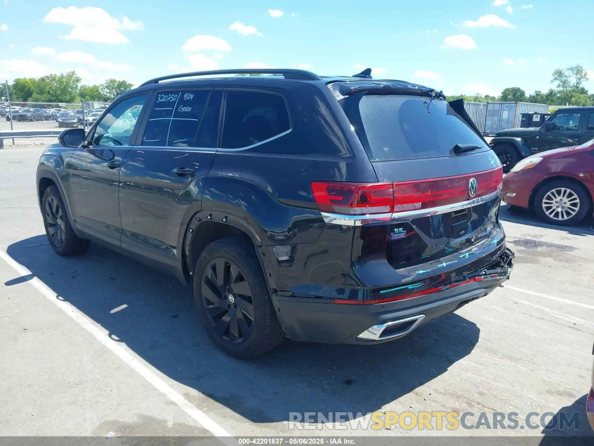 3 Photograph of a damaged car 1V2JR2CA1RC529185 VOLKSWAGEN ATLAS 2024