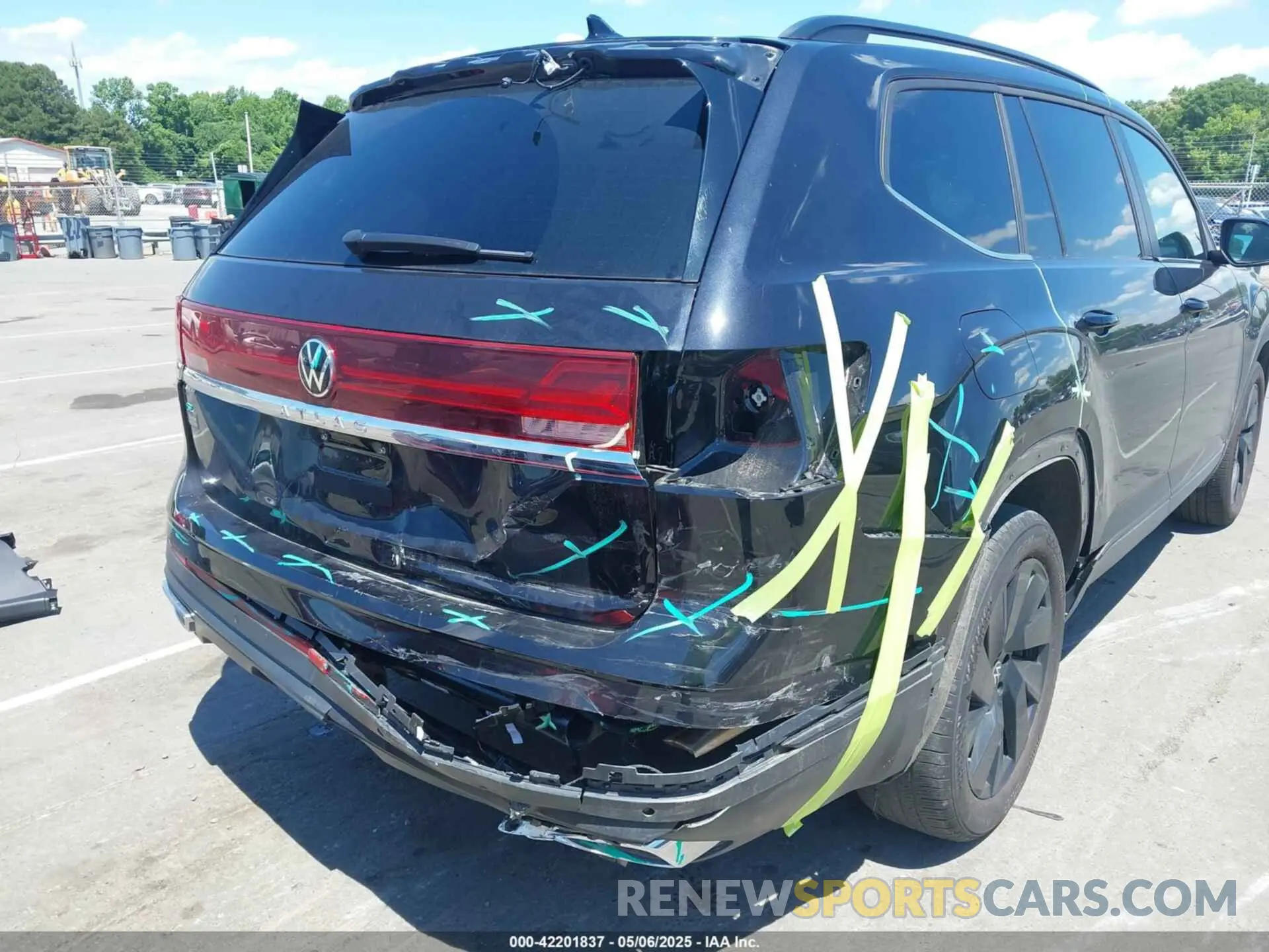 6 Photograph of a damaged car 1V2JR2CA1RC529185 VOLKSWAGEN ATLAS 2024