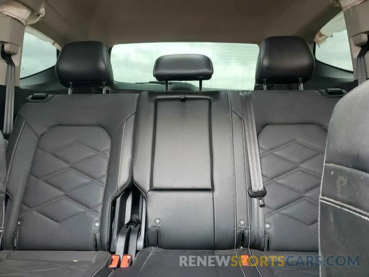10 Photograph of a damaged car 1V2JR2CA1RC579584 VOLKSWAGEN ATLAS 2024