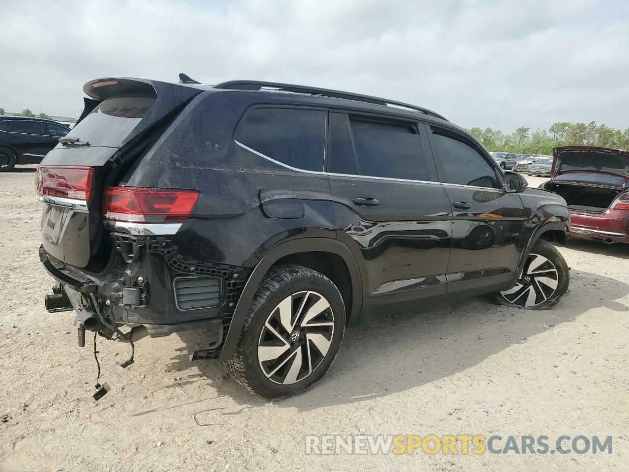 3 Photograph of a damaged car 1V2JR2CA1RC579584 VOLKSWAGEN ATLAS 2024
