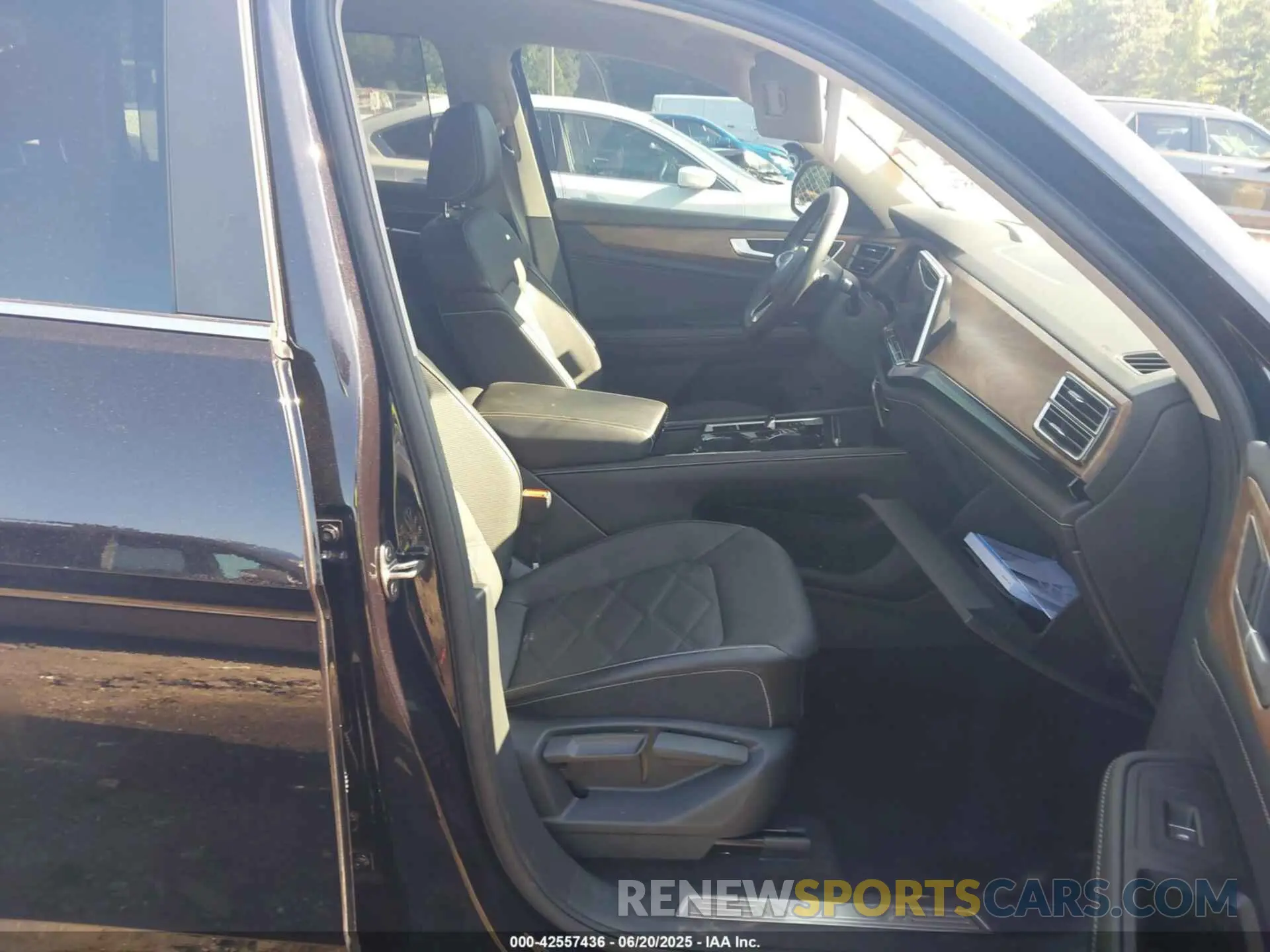5 Photograph of a damaged car 1V2JR2CA3RC554010 VOLKSWAGEN ATLAS 2024
