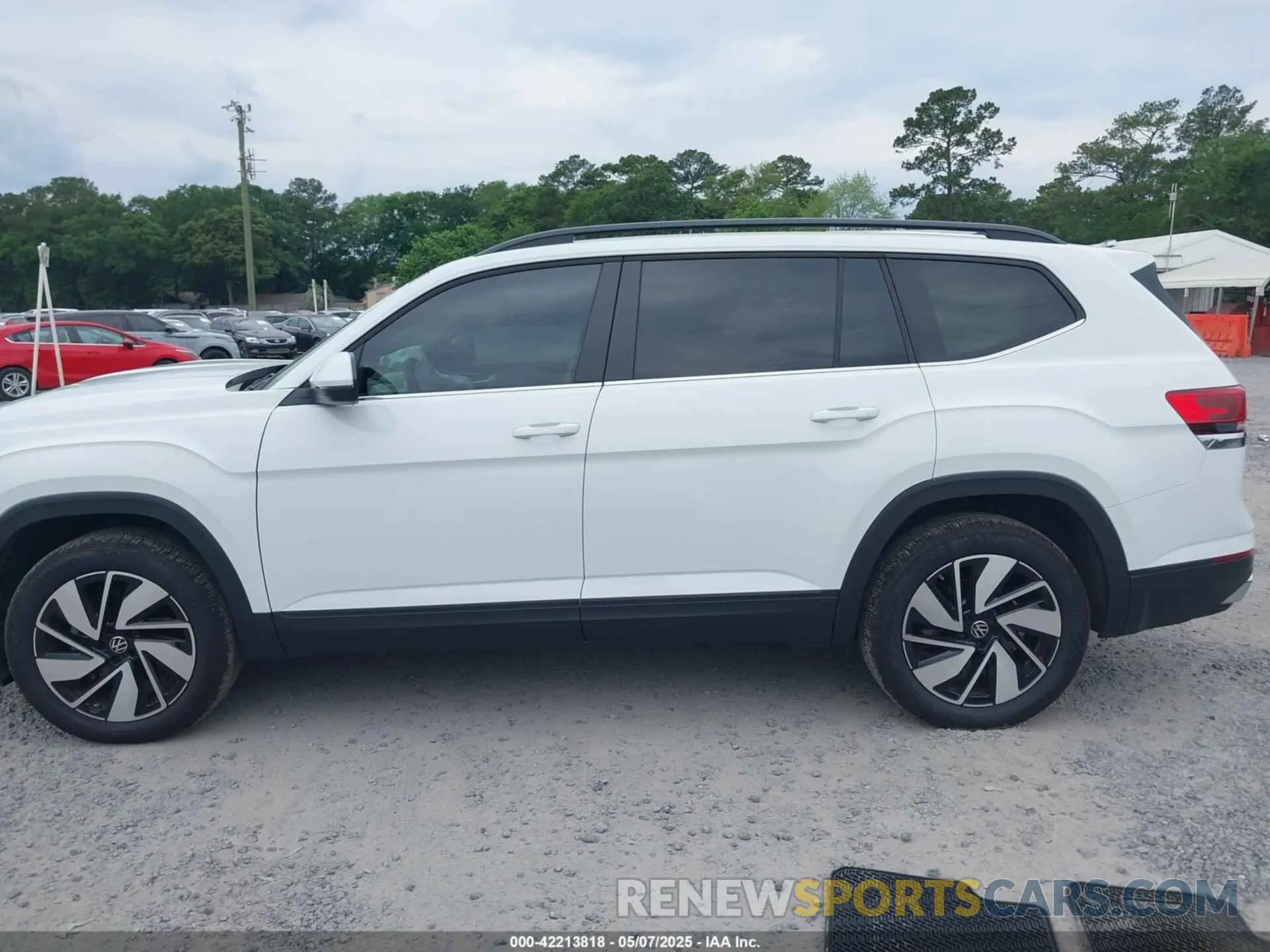 14 Photograph of a damaged car 1V2JR2CA3RC614867 VOLKSWAGEN ATLAS 2024