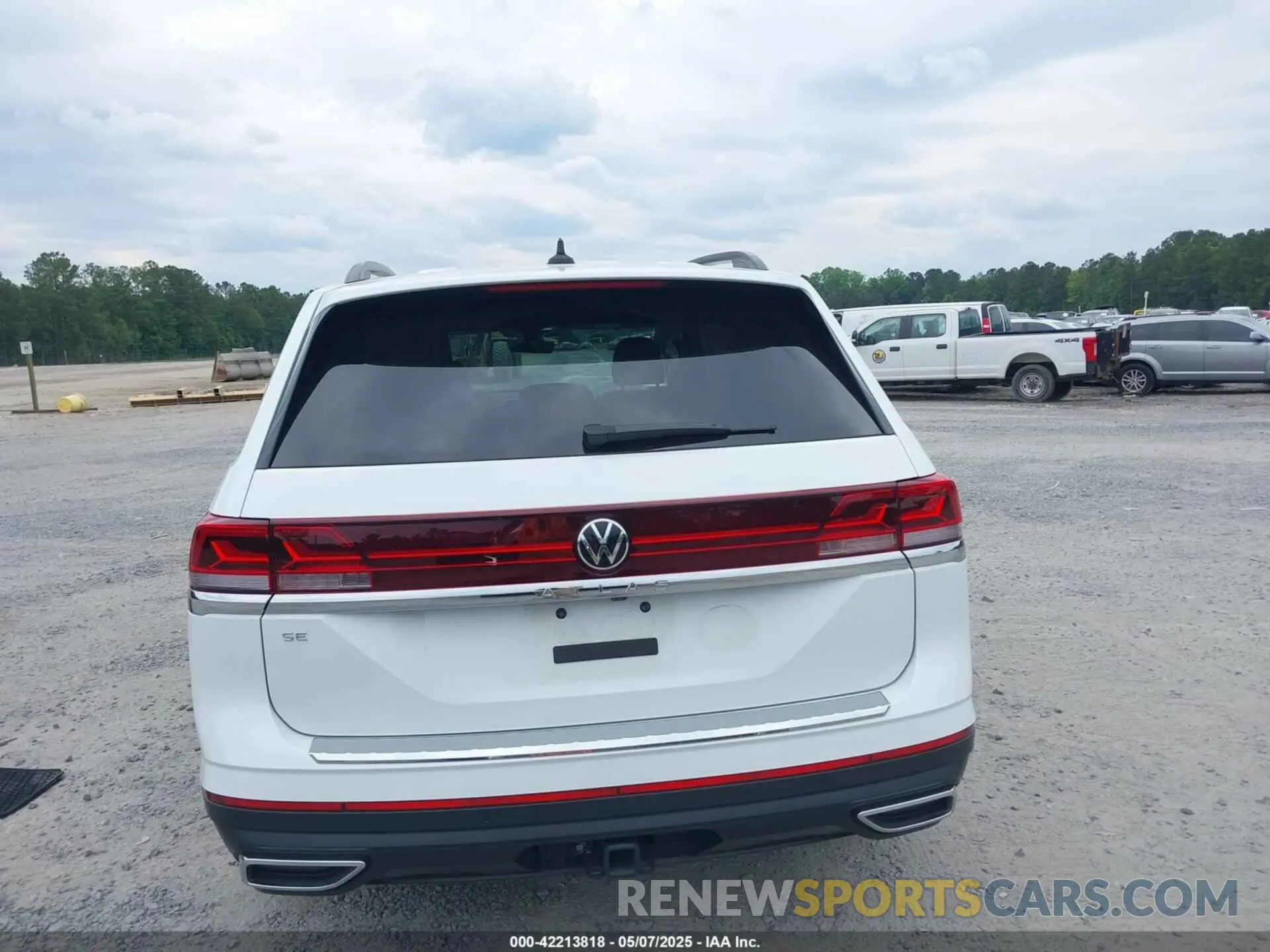 16 Photograph of a damaged car 1V2JR2CA3RC614867 VOLKSWAGEN ATLAS 2024