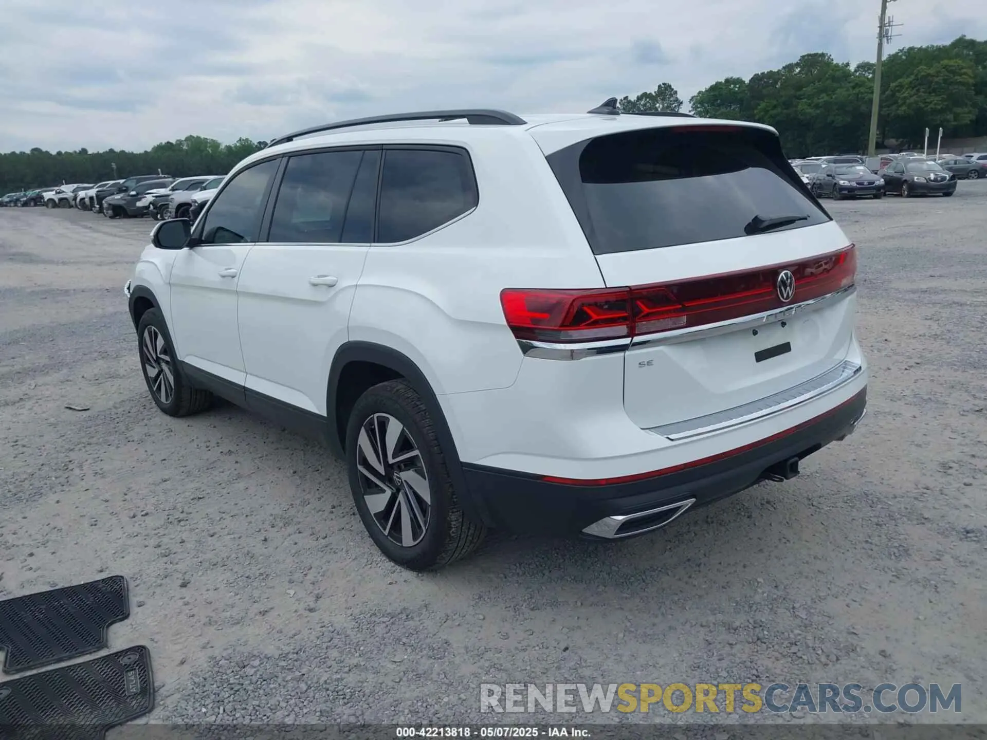 3 Photograph of a damaged car 1V2JR2CA3RC614867 VOLKSWAGEN ATLAS 2024