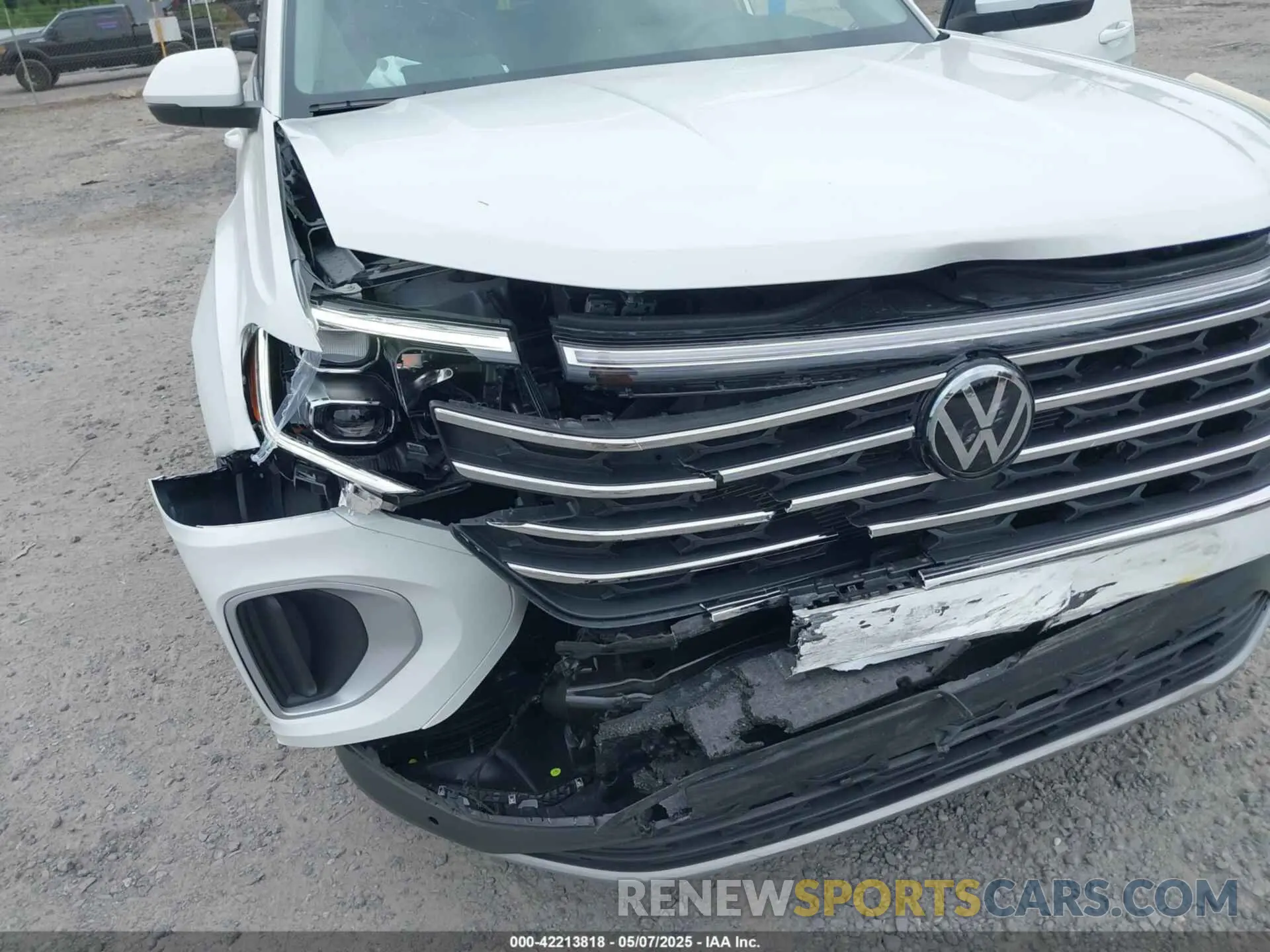 6 Photograph of a damaged car 1V2JR2CA3RC614867 VOLKSWAGEN ATLAS 2024