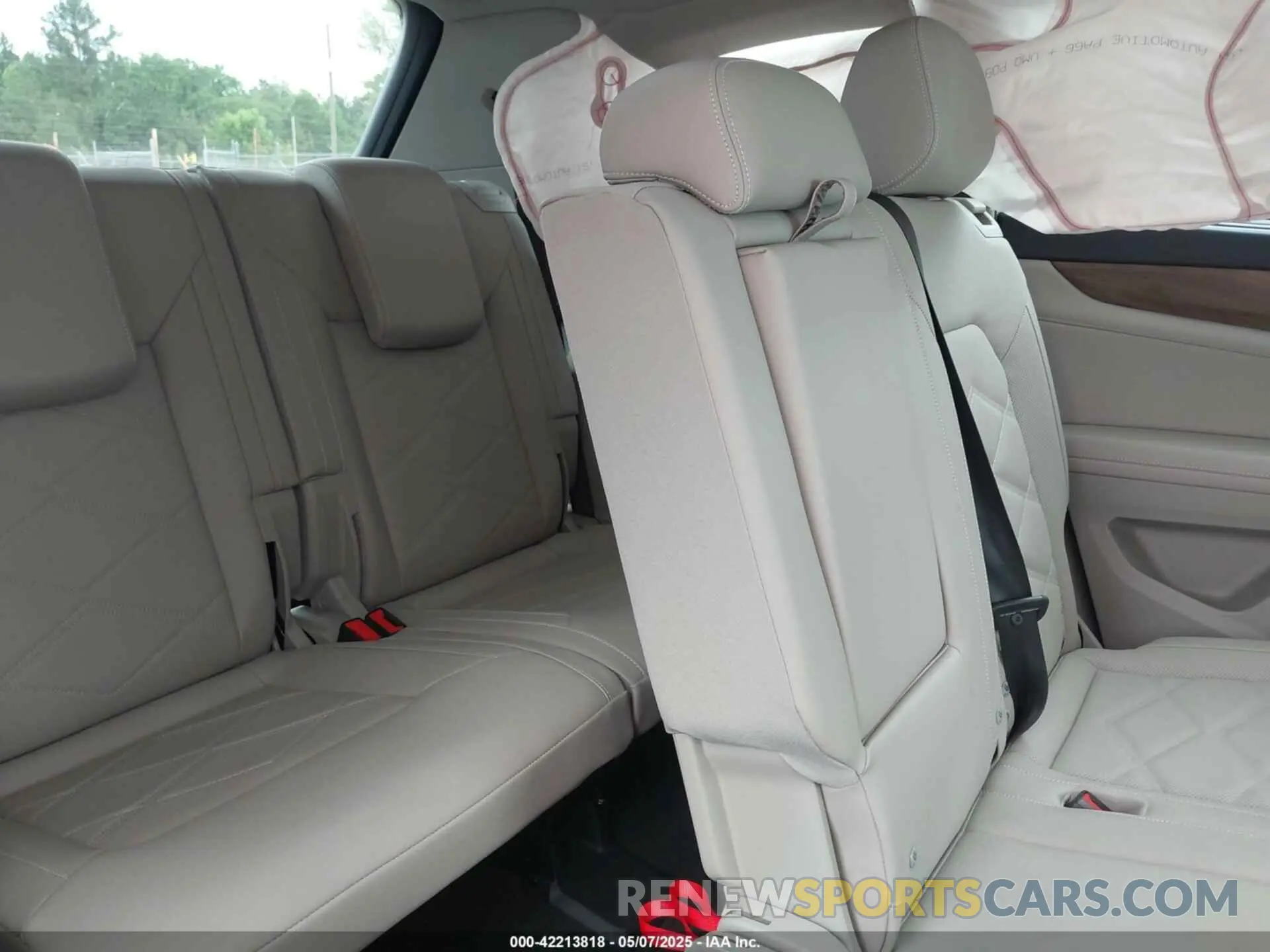 8 Photograph of a damaged car 1V2JR2CA3RC614867 VOLKSWAGEN ATLAS 2024