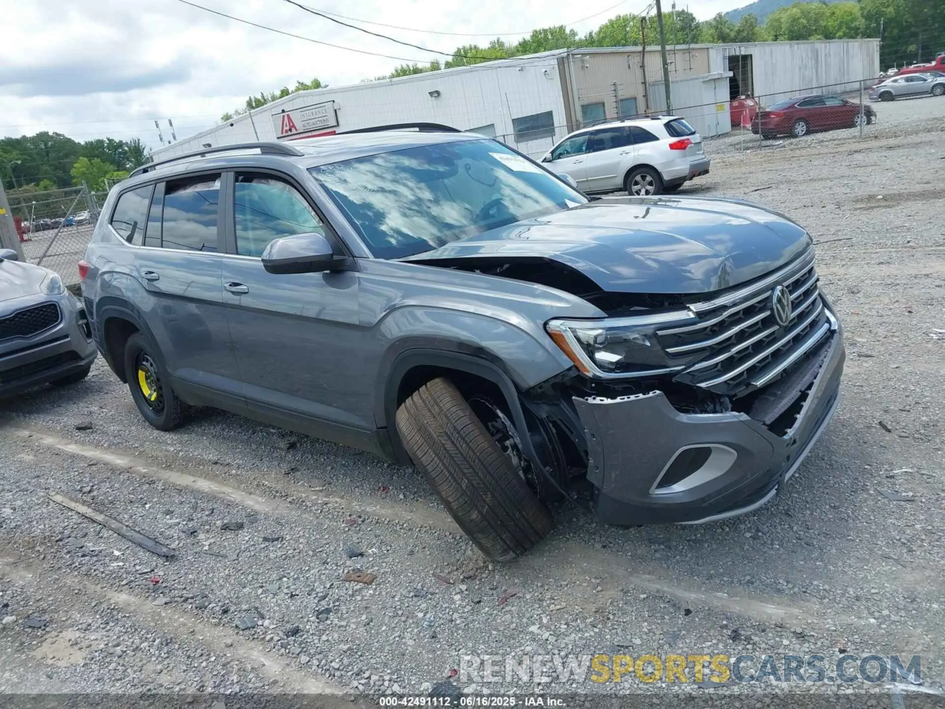 1 Photograph of a damaged car 1V2JR2CA3RC624038 VOLKSWAGEN ATLAS 2024