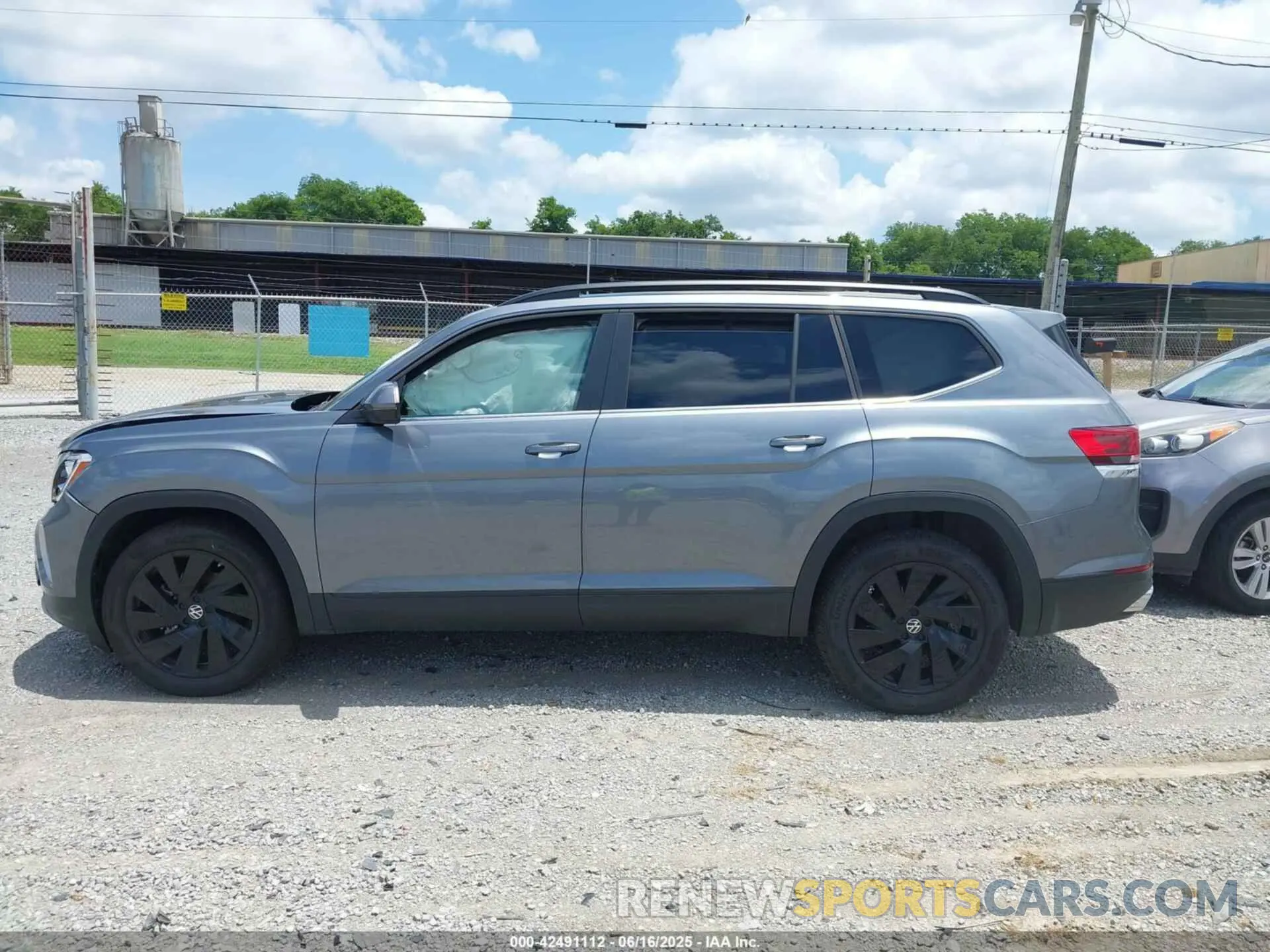 14 Photograph of a damaged car 1V2JR2CA3RC624038 VOLKSWAGEN ATLAS 2024