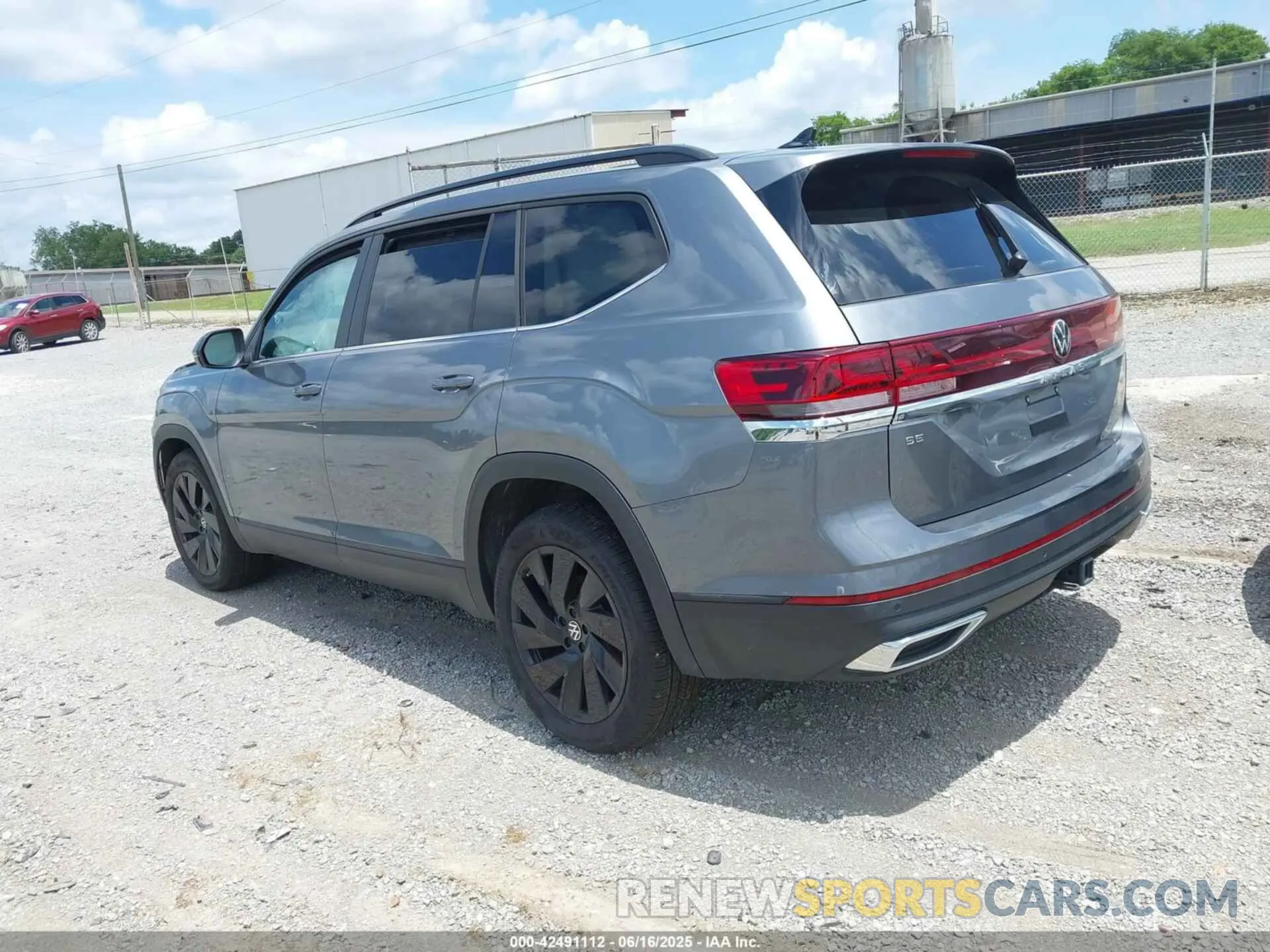 3 Photograph of a damaged car 1V2JR2CA3RC624038 VOLKSWAGEN ATLAS 2024