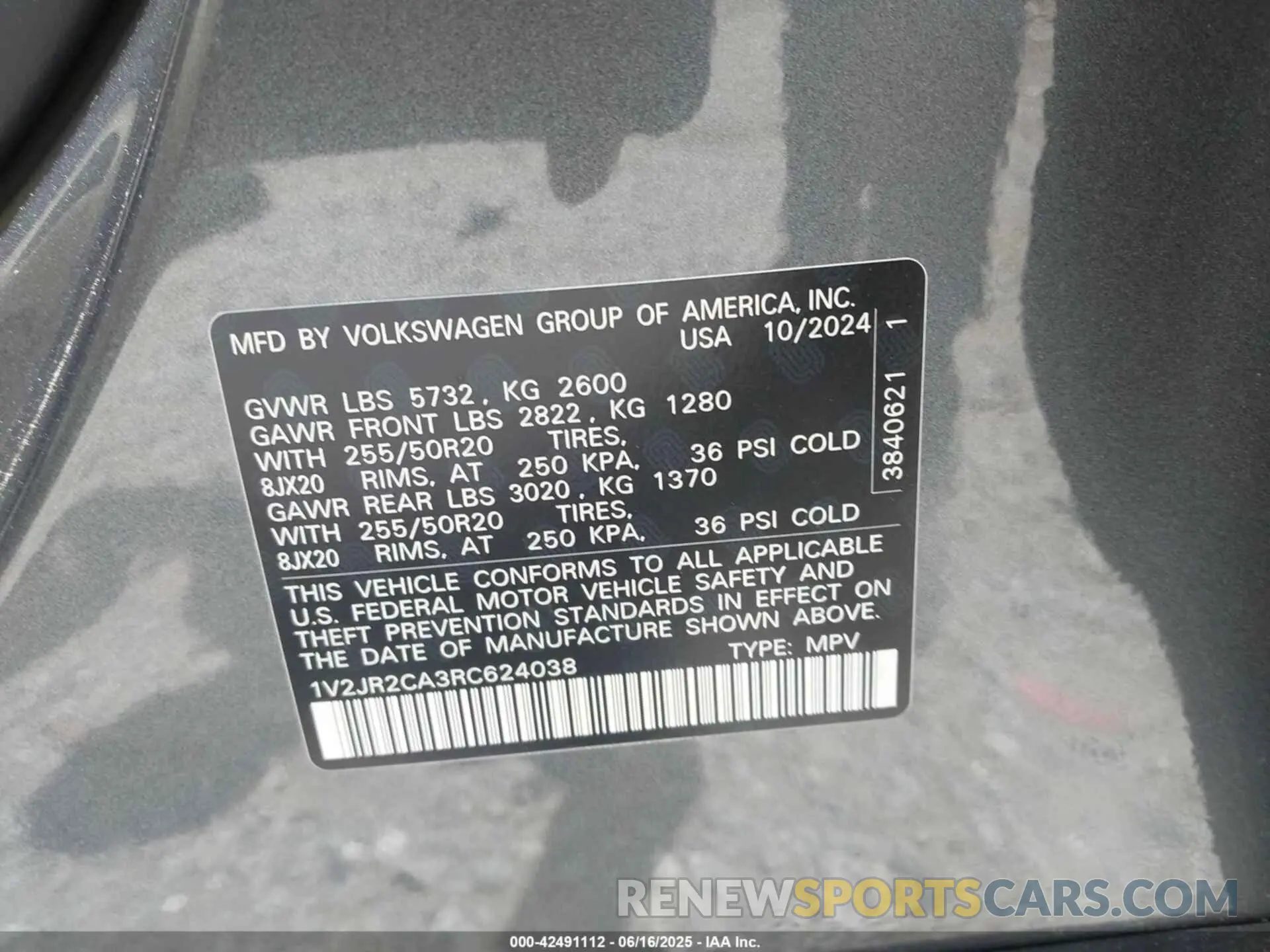 9 Photograph of a damaged car 1V2JR2CA3RC624038 VOLKSWAGEN ATLAS 2024
