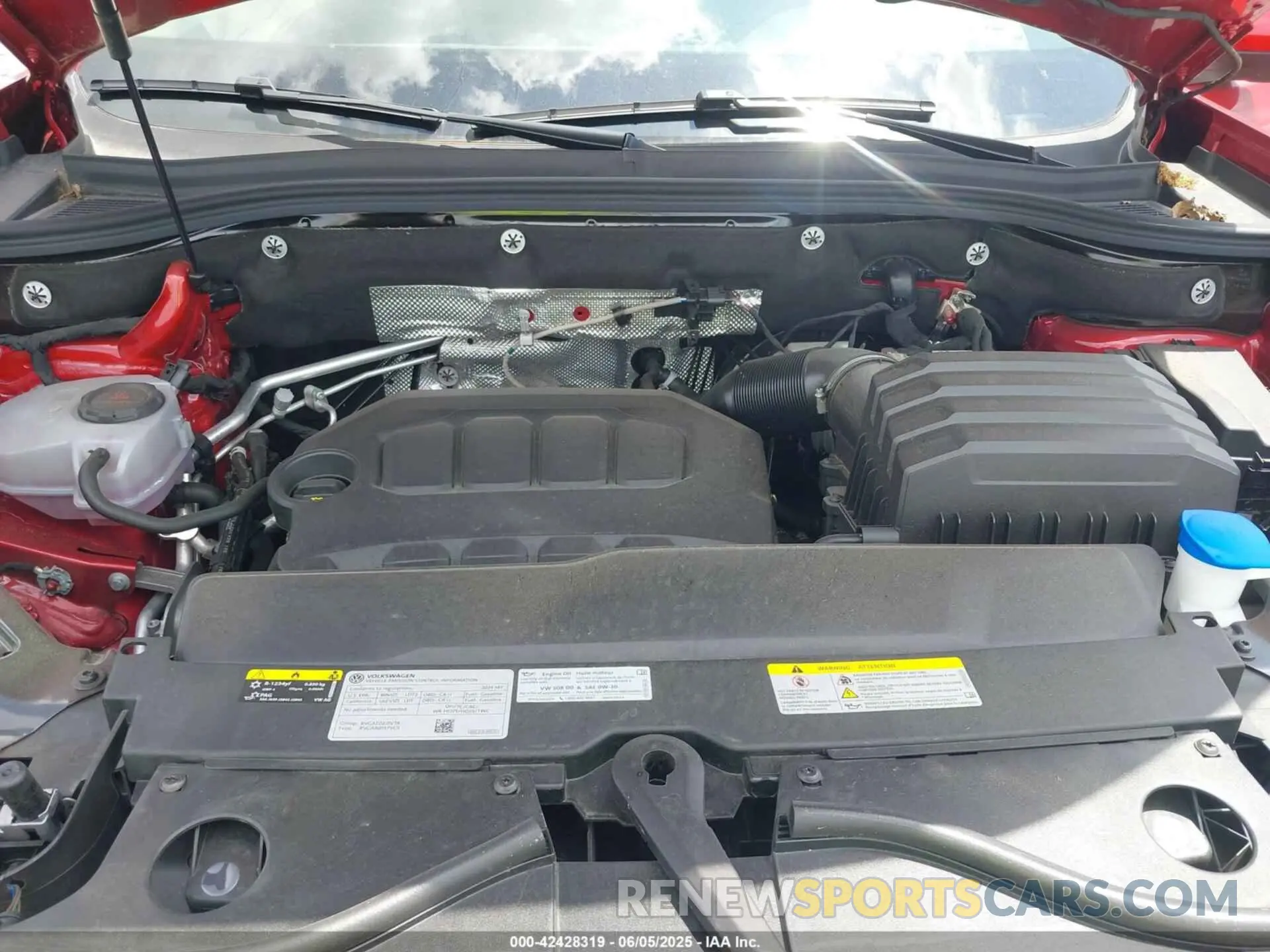 10 Photograph of a damaged car 1V2JR2CA4RC576128 VOLKSWAGEN ATLAS 2024