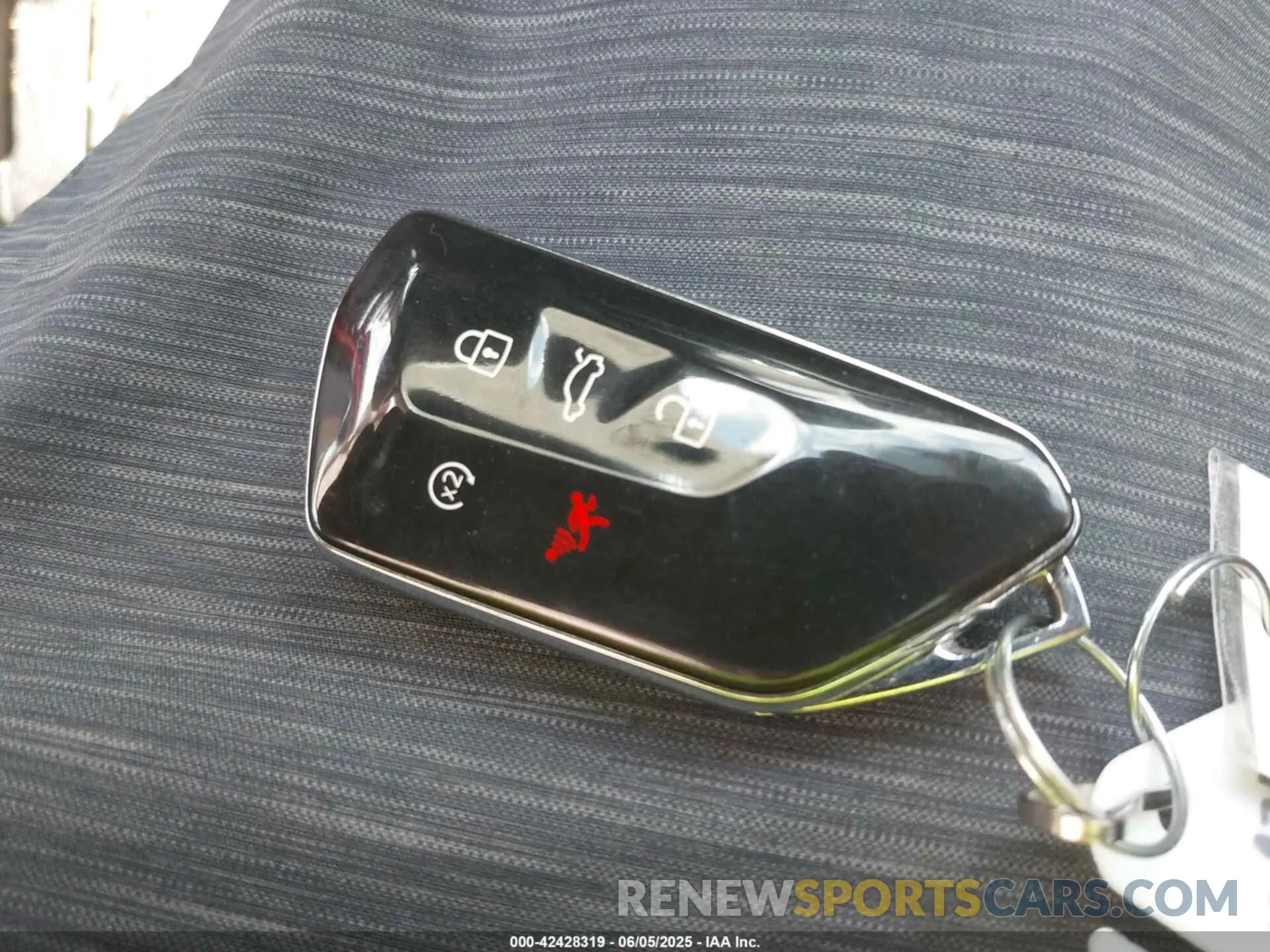 11 Photograph of a damaged car 1V2JR2CA4RC576128 VOLKSWAGEN ATLAS 2024