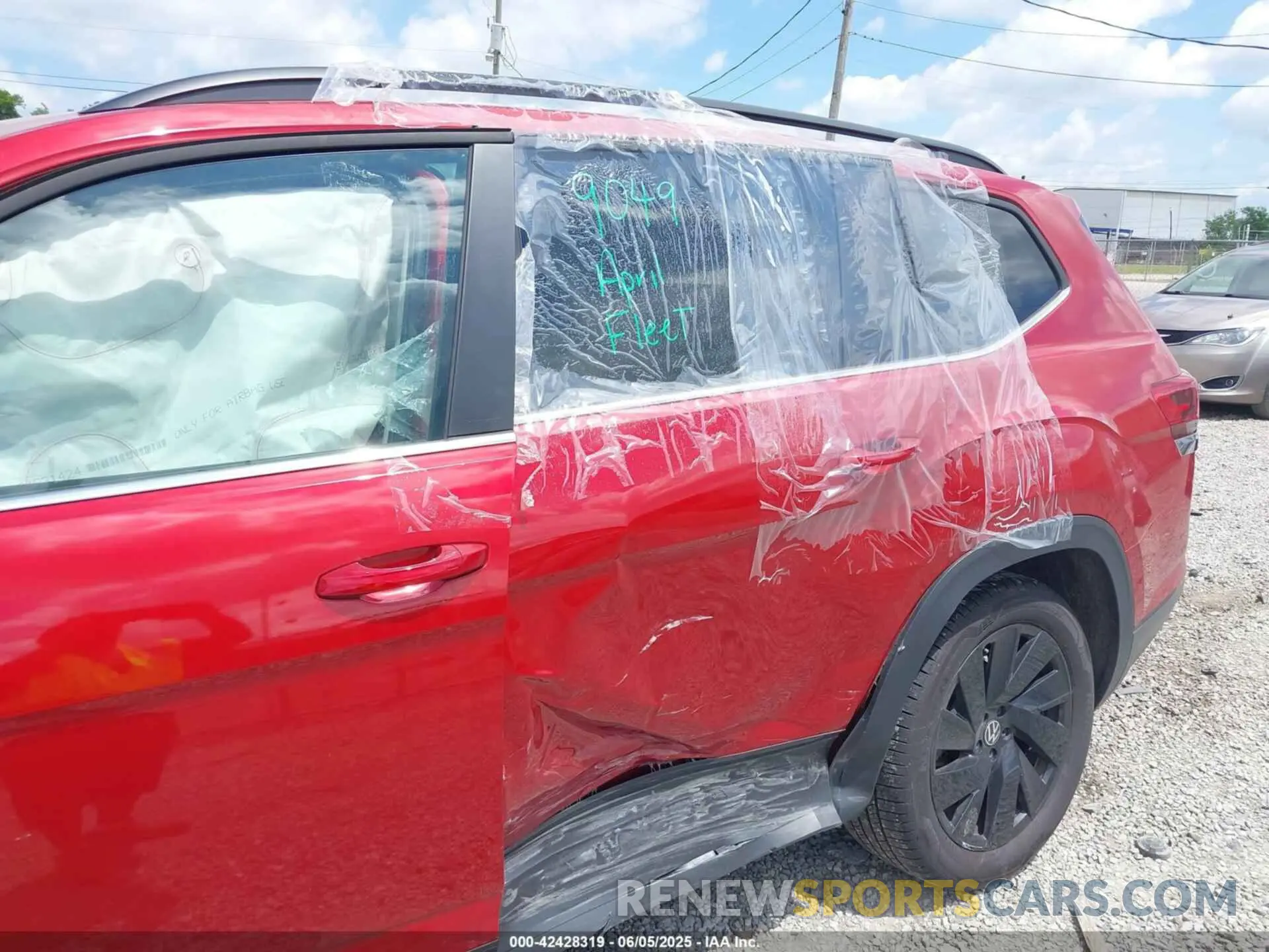 12 Photograph of a damaged car 1V2JR2CA4RC576128 VOLKSWAGEN ATLAS 2024