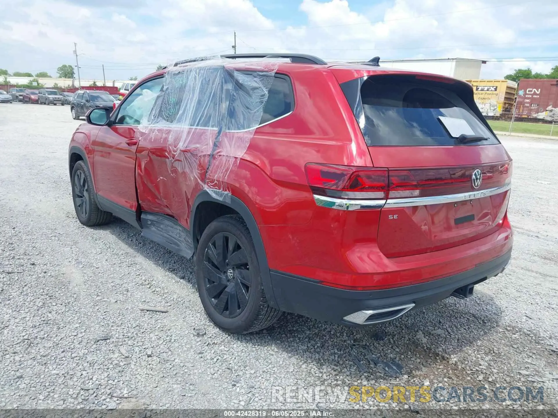 3 Photograph of a damaged car 1V2JR2CA4RC576128 VOLKSWAGEN ATLAS 2024