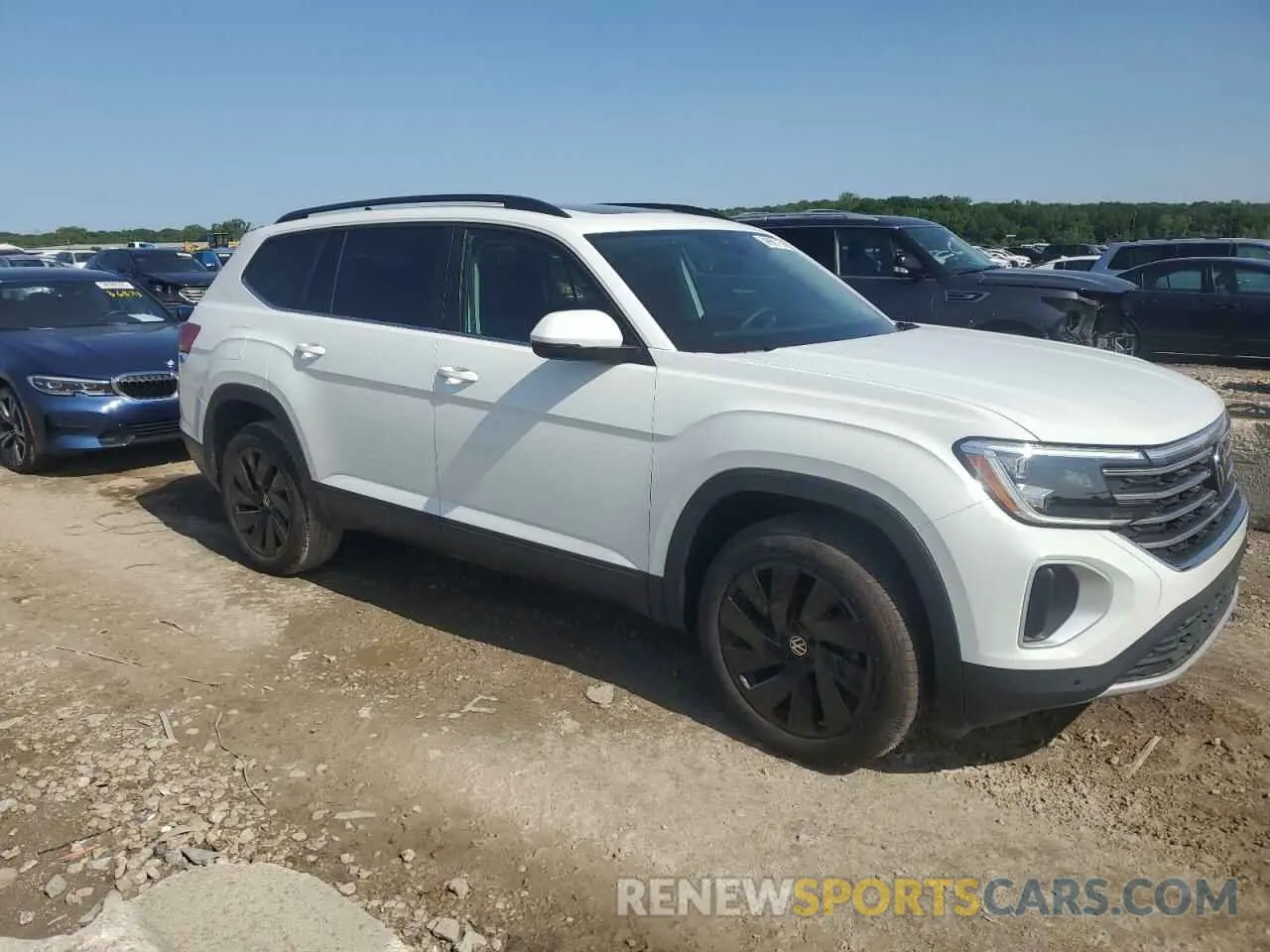 4 Photograph of a damaged car 1V2JR2CA4RC579336 VOLKSWAGEN ATLAS 2024